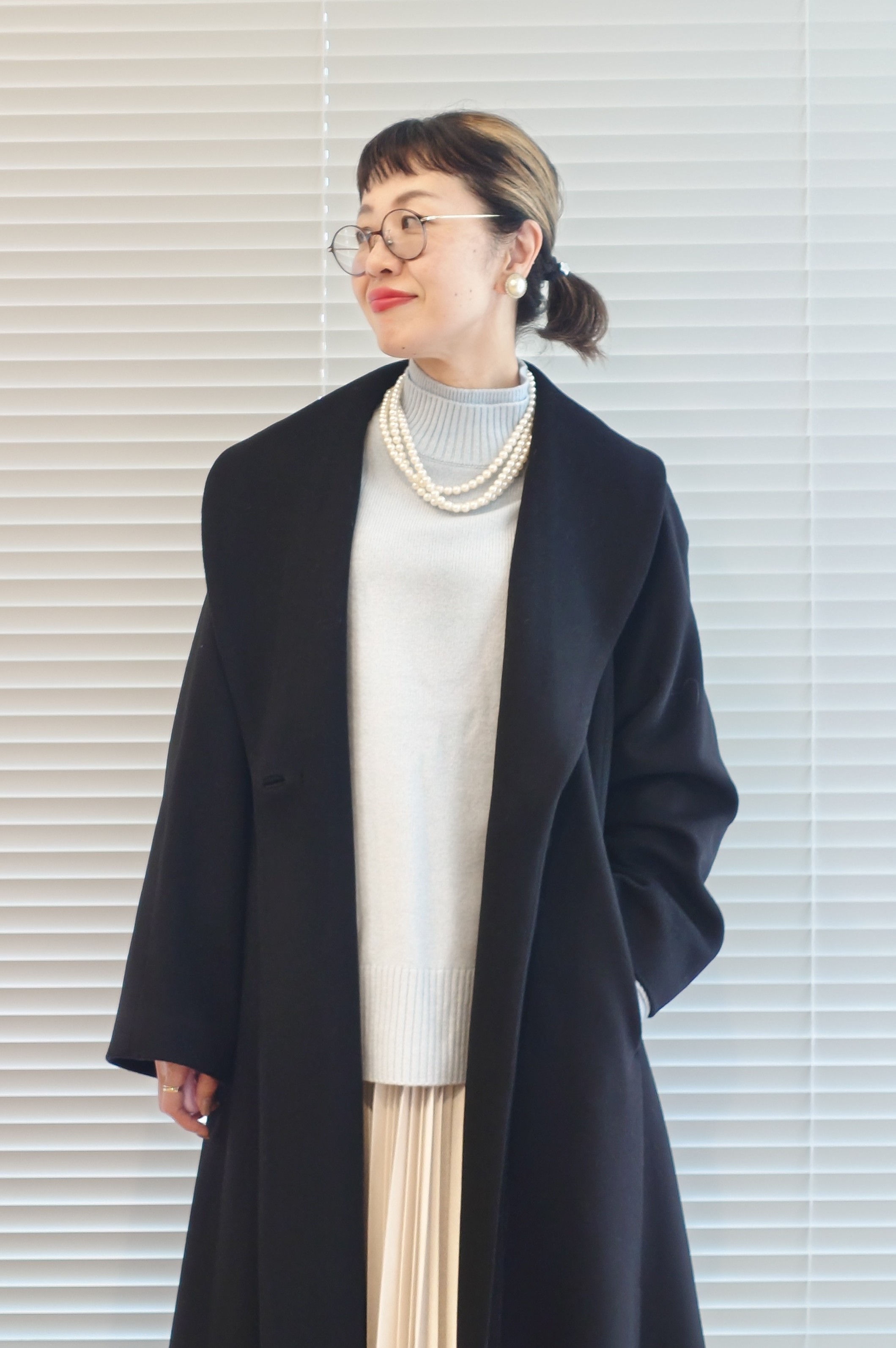MUTSUKOさんの「UNTITLED｜【アレンジ自在】ロングパール調ネックレス」を使ったコーディネート