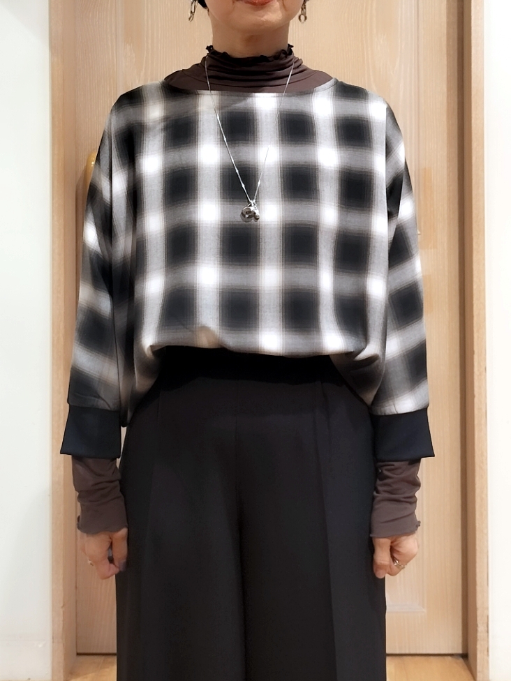 YUKIさんの「SHOO･LA･RUE｜【着丈選べる/洗濯後しわになりにくい】インせず着られる ドルマンブラウス」を使ったコーディネート