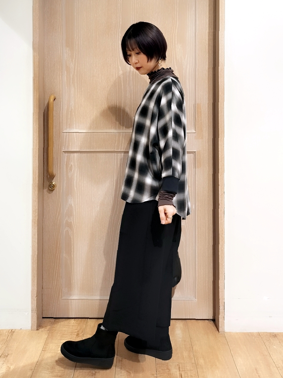 YUKIさんの「SHOO･LA･RUE｜【着丈選べる/洗濯後しわになりにくい】インせず着られる ドルマンブラウス」を使ったコーディネート