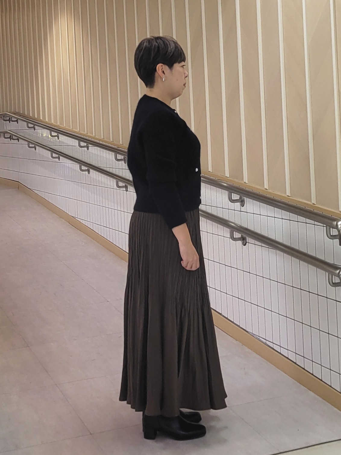 tomoさんの「COUP DE CHANCE｜【手洗い可／ラクーン混】ヘアリーカーディガン」を使ったコーディネート
