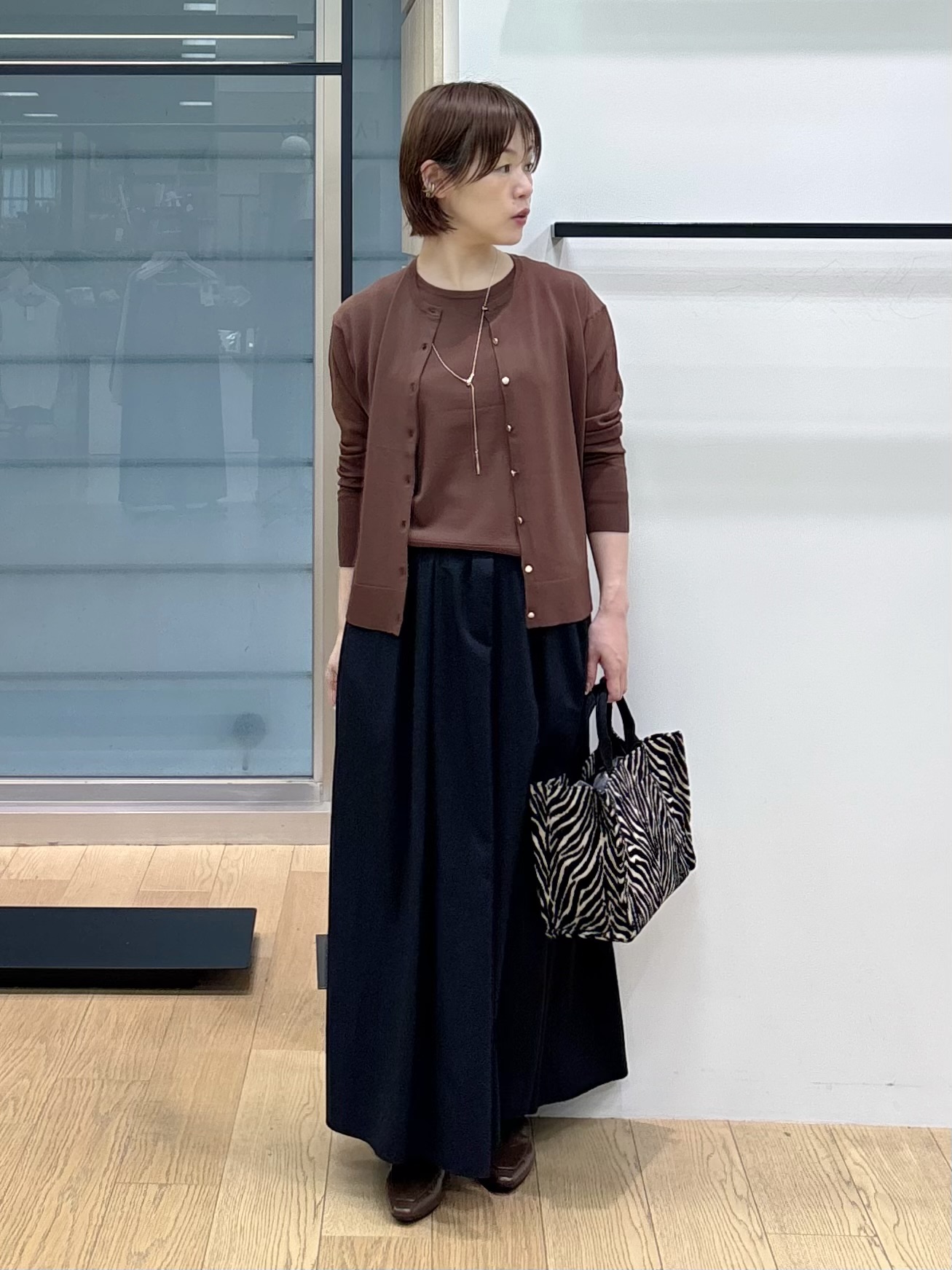 asamiさんの「INDIVI｜【2点セット】5分袖ニット＆カーディガン きれいめアンサンブルニット」を使ったコーディネート