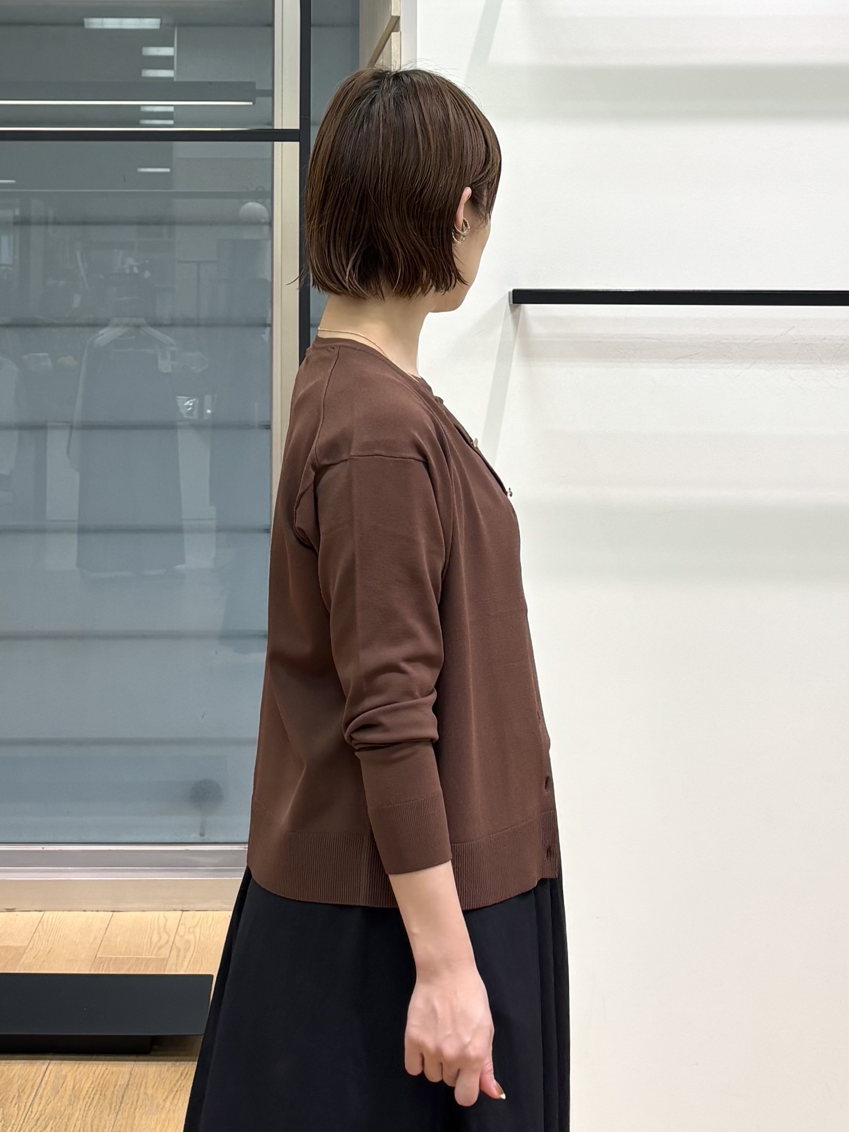 asamiさんの「INDIVI｜【2点セット】5分袖ニット＆カーディガン きれいめアンサンブルニット」を使ったコーディネート