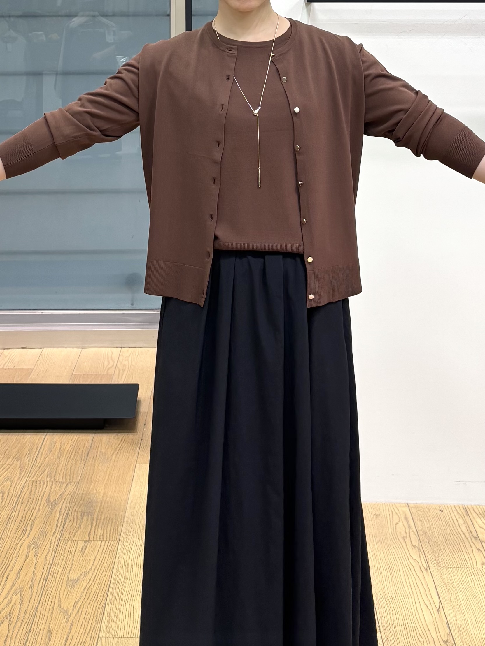 asamiさんの「INDIVI｜【2点セット】5分袖ニット＆カーディガン きれいめアンサンブルニット」を使ったコーディネート