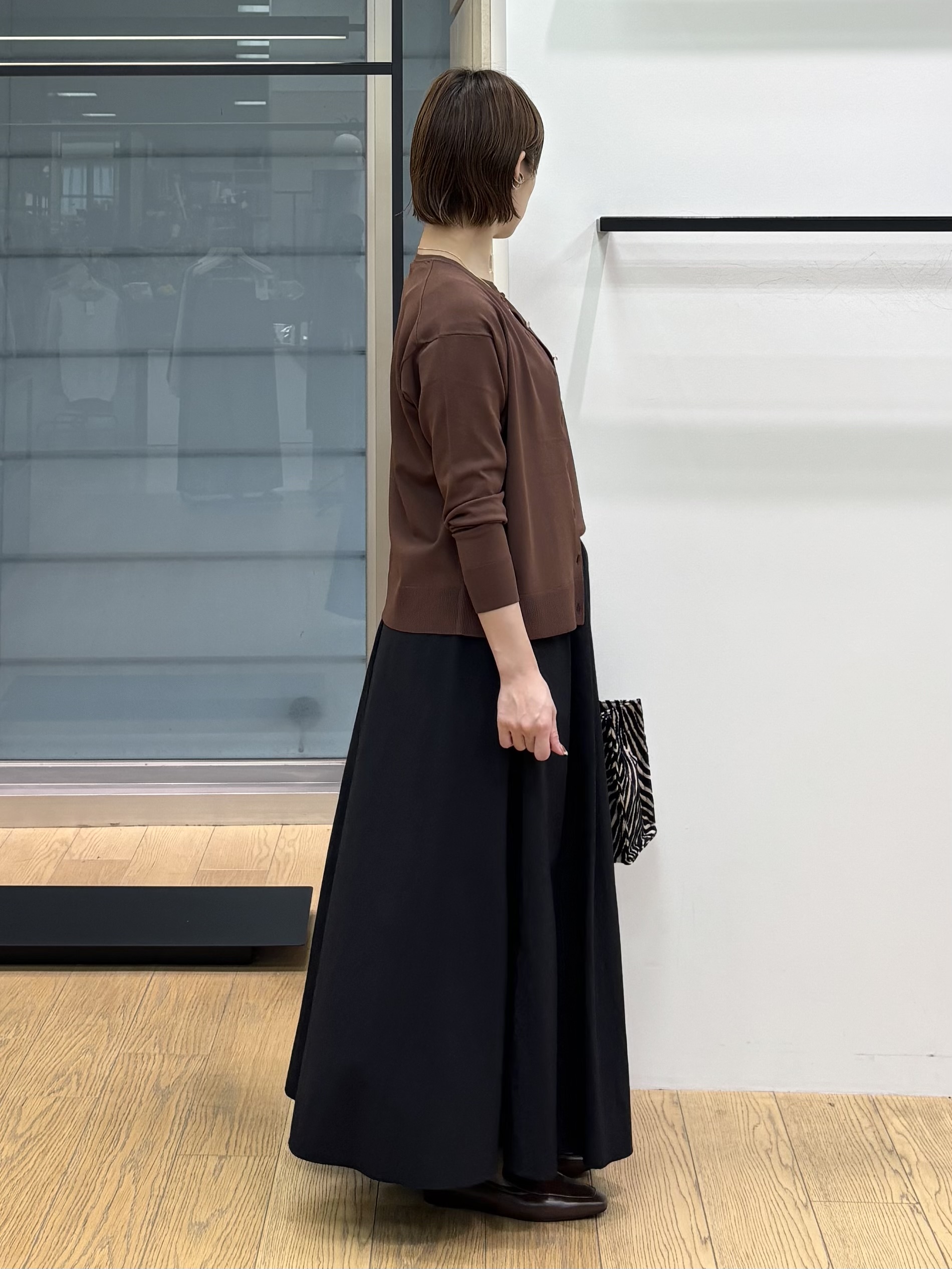 asamiさんの「INDIVI｜【2点セット】5分袖ニット＆カーディガン きれいめアンサンブルニット」を使ったコーディネート