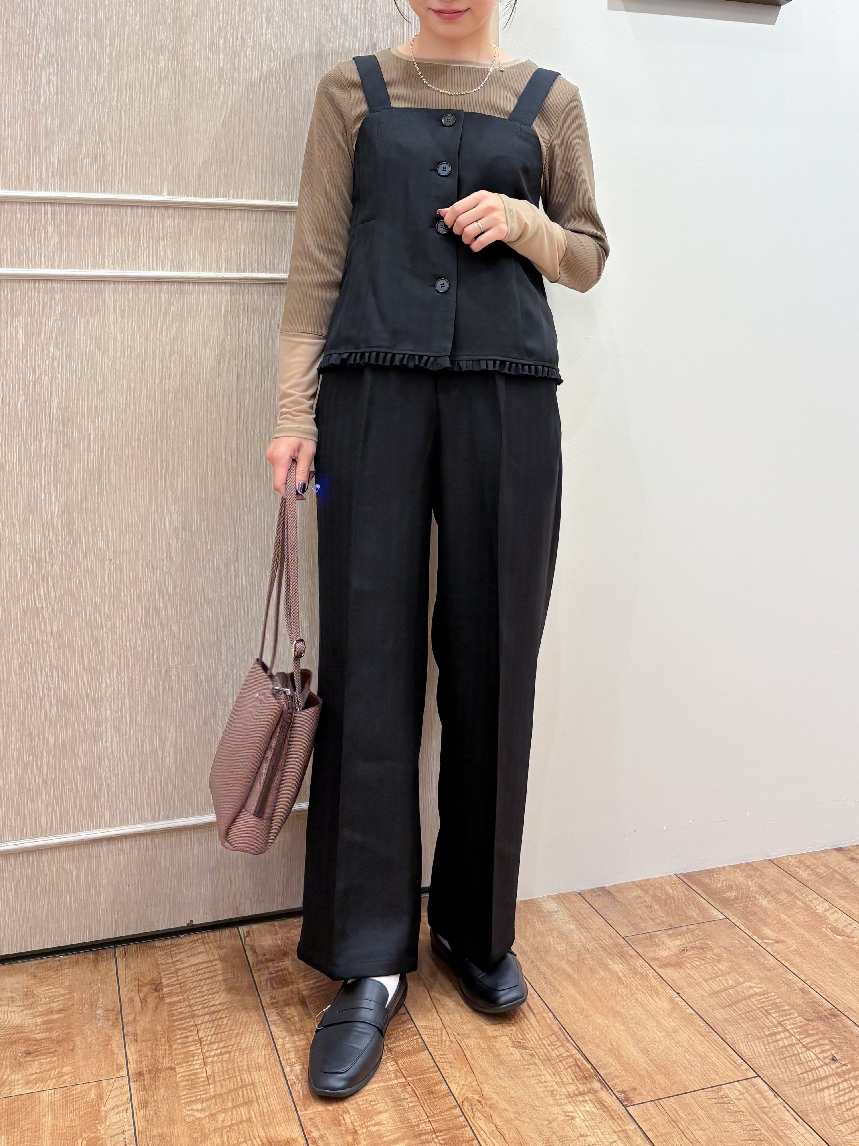 なみさんの「SHOO･LA･RUE｜【2点セット／着方いろいろ】ビスチェ&times;センタープレスパンツ セットアップ」を使ったコーディネート