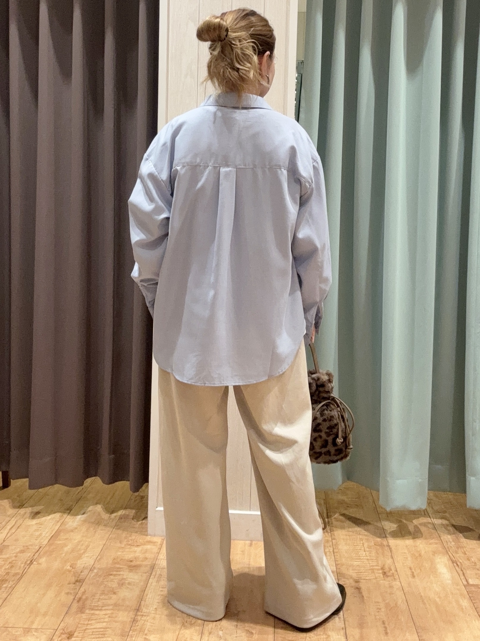 なみぞうさんの「SHOO･LA･RUE｜【洗濯後しわになりにくい/S-LL】気分で選ぶ 大人のデイリー使いに ベーシックシャツ」を使ったコーディネート