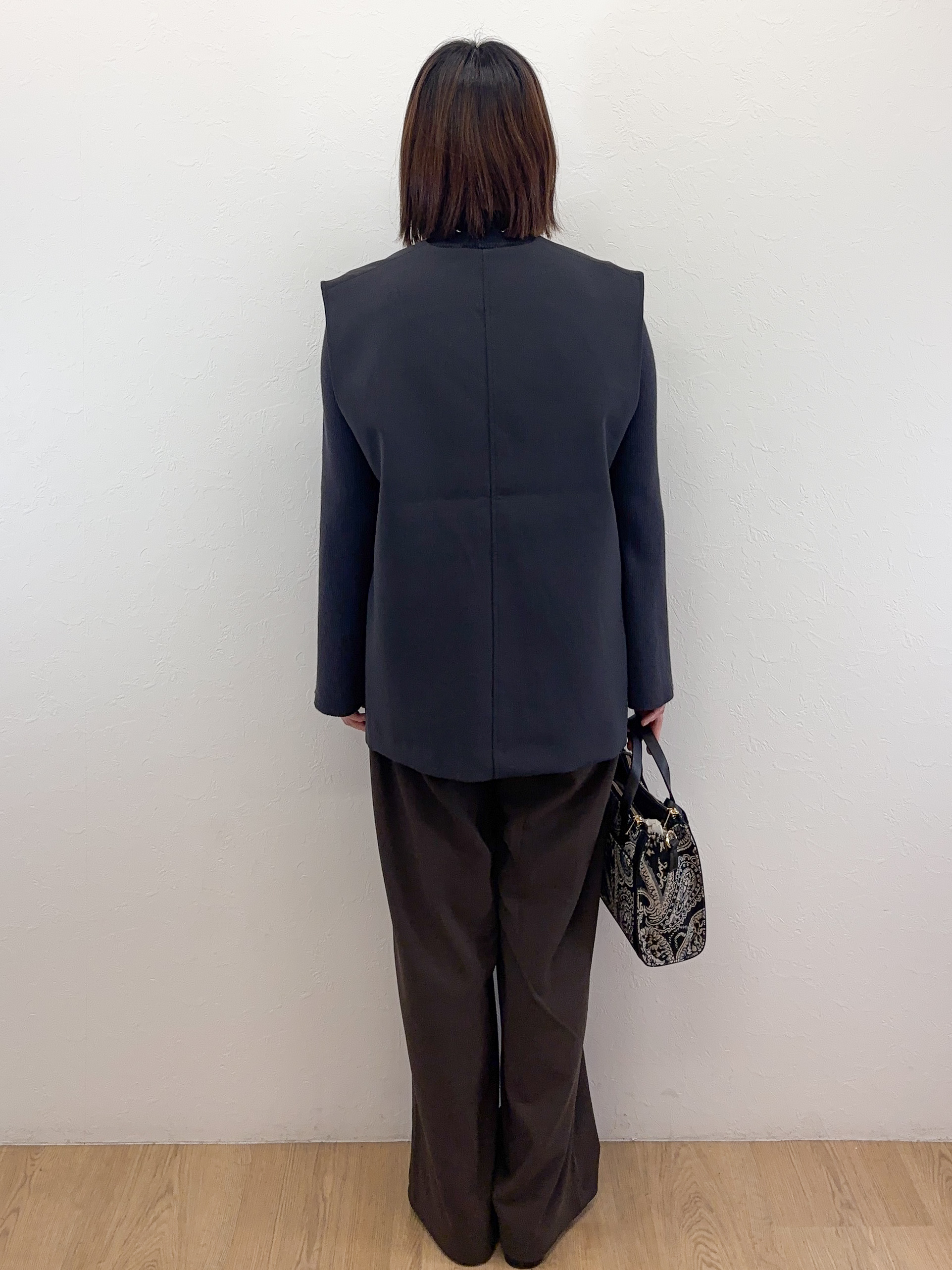 Takeさんの「OPAQUE.CLIP｜《ツインセット》Vネックベスト&times;ハイネックリブニット【洗濯機OK】」を使ったコーディネート
