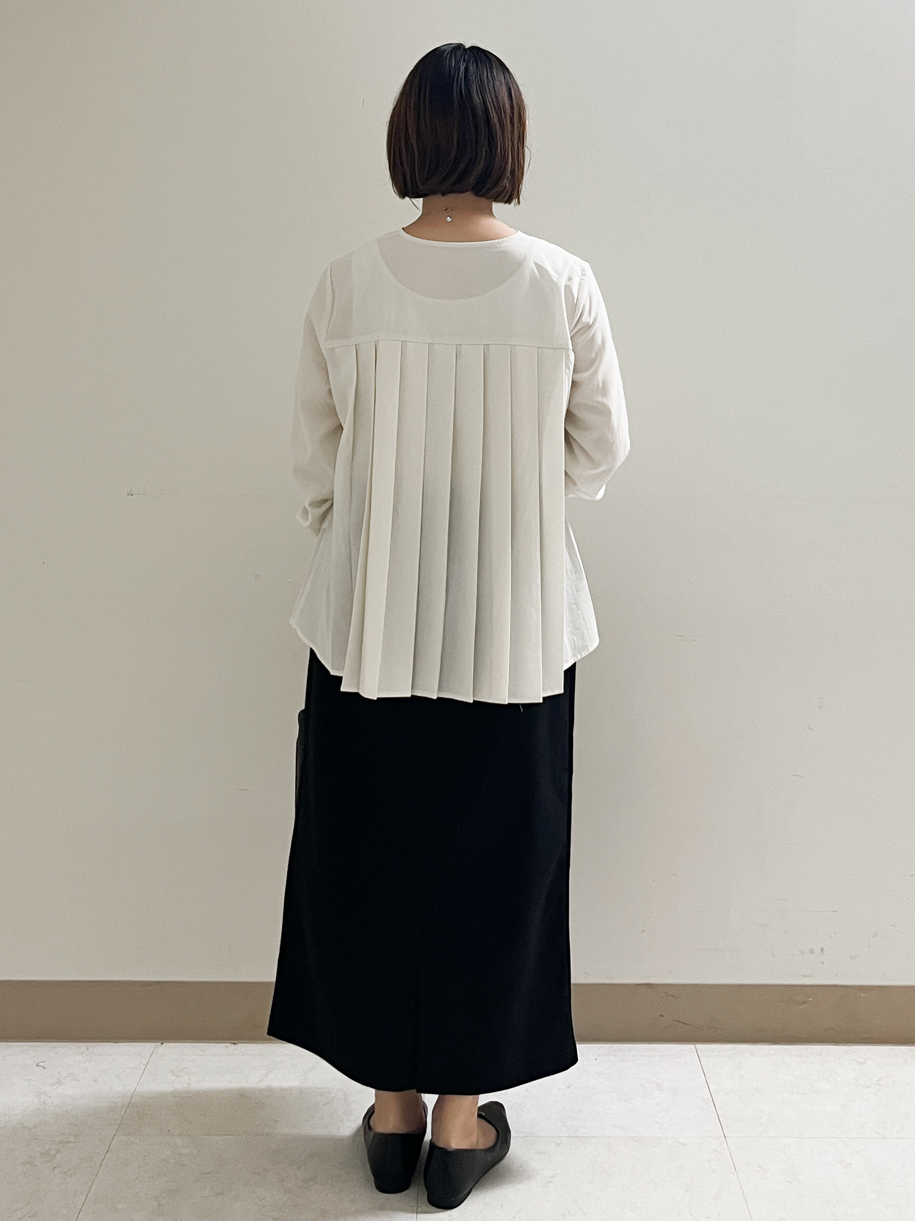 あかねさんの「OPAQUE.CLIP｜バックプリーツデザインブラウス【洗濯機OK】」を使ったコーディネート