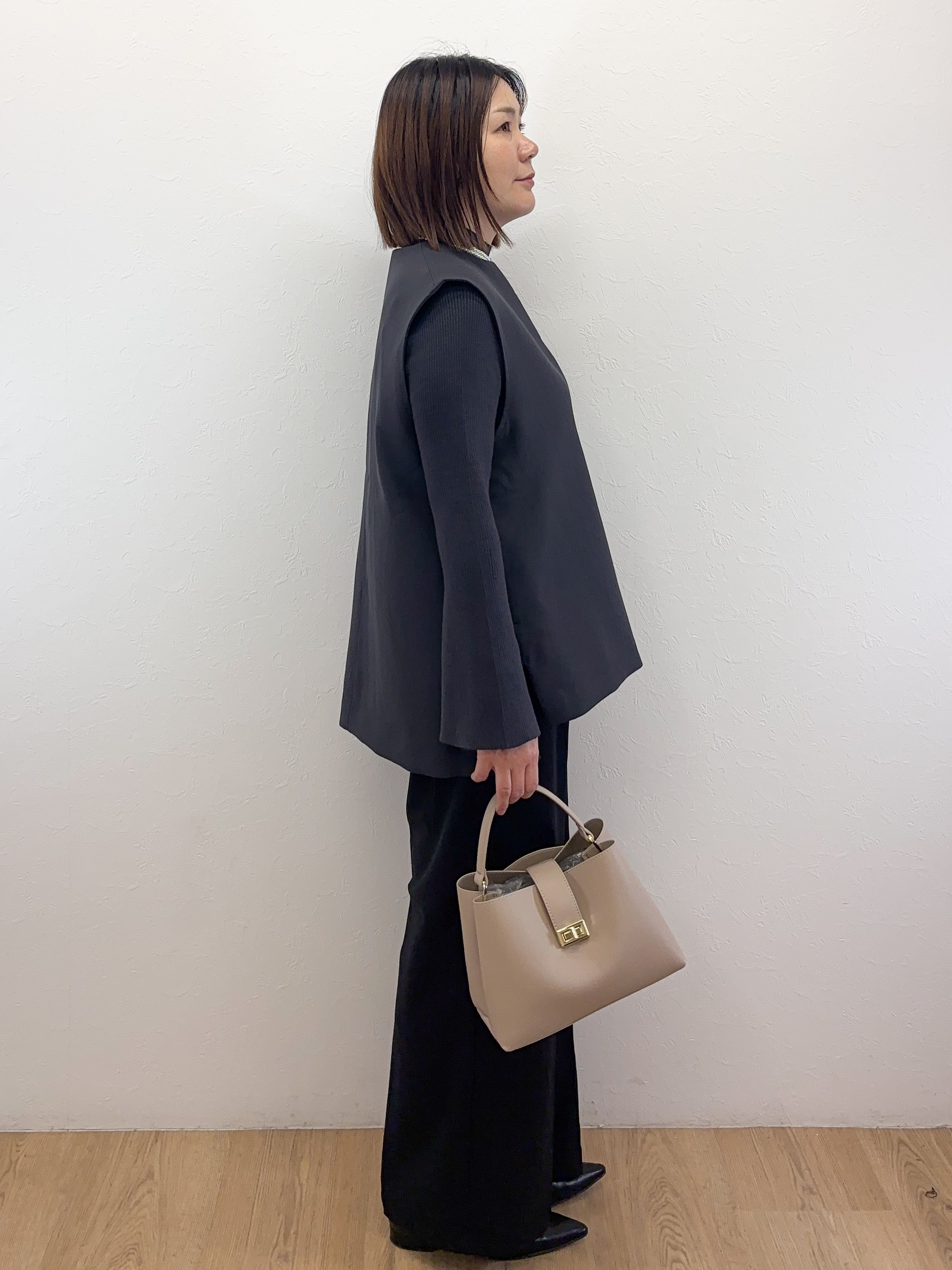 Takeさんの「OPAQUE.CLIP｜《ツインセット》Vネックベスト&times;ハイネックリブニット【洗濯機OK】」を使ったコーディネート