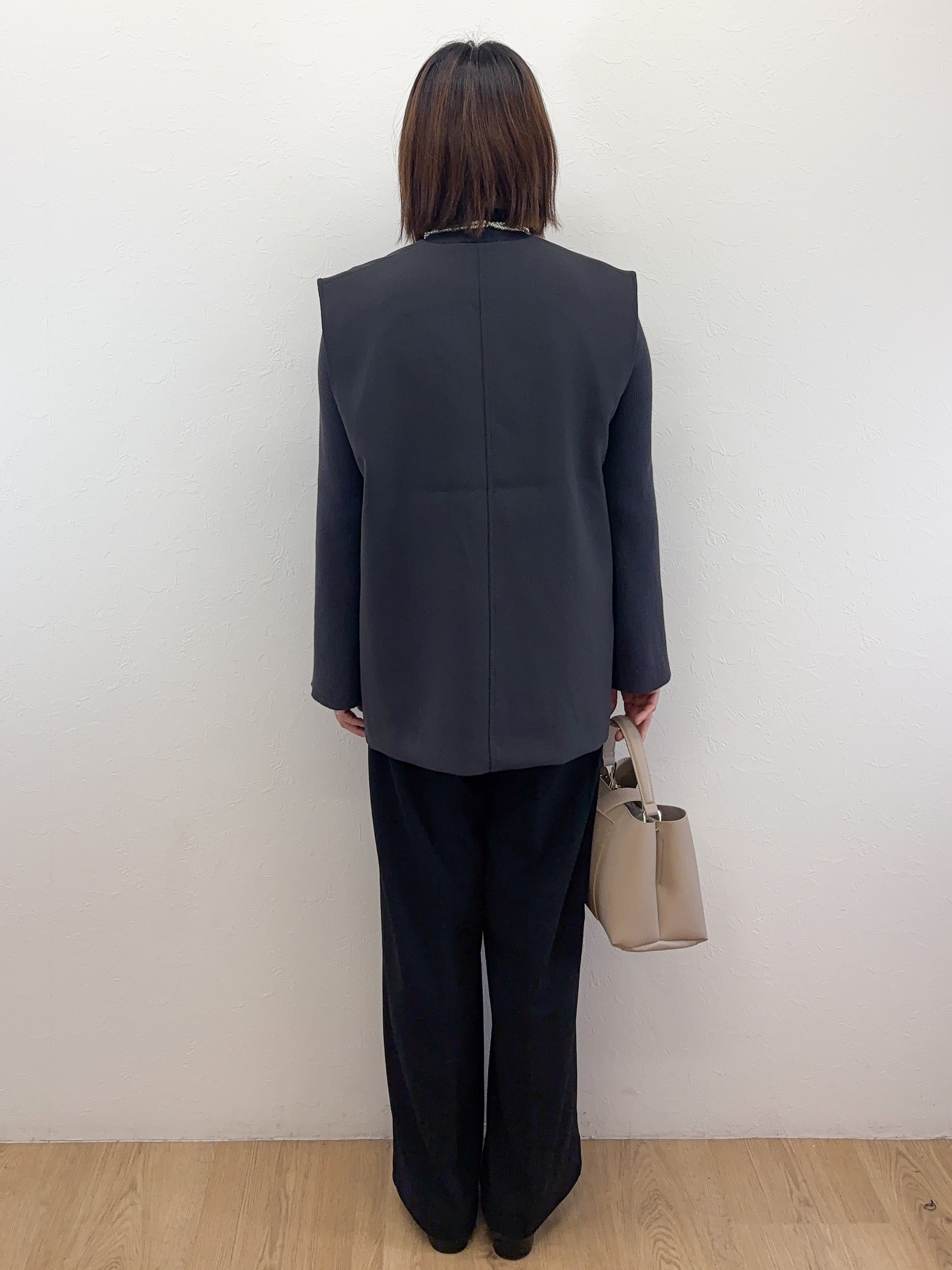 Takeさんの「OPAQUE.CLIP｜《ツインセット》Vネックベスト&times;ハイネックリブニット【洗濯機OK】」を使ったコーディネート