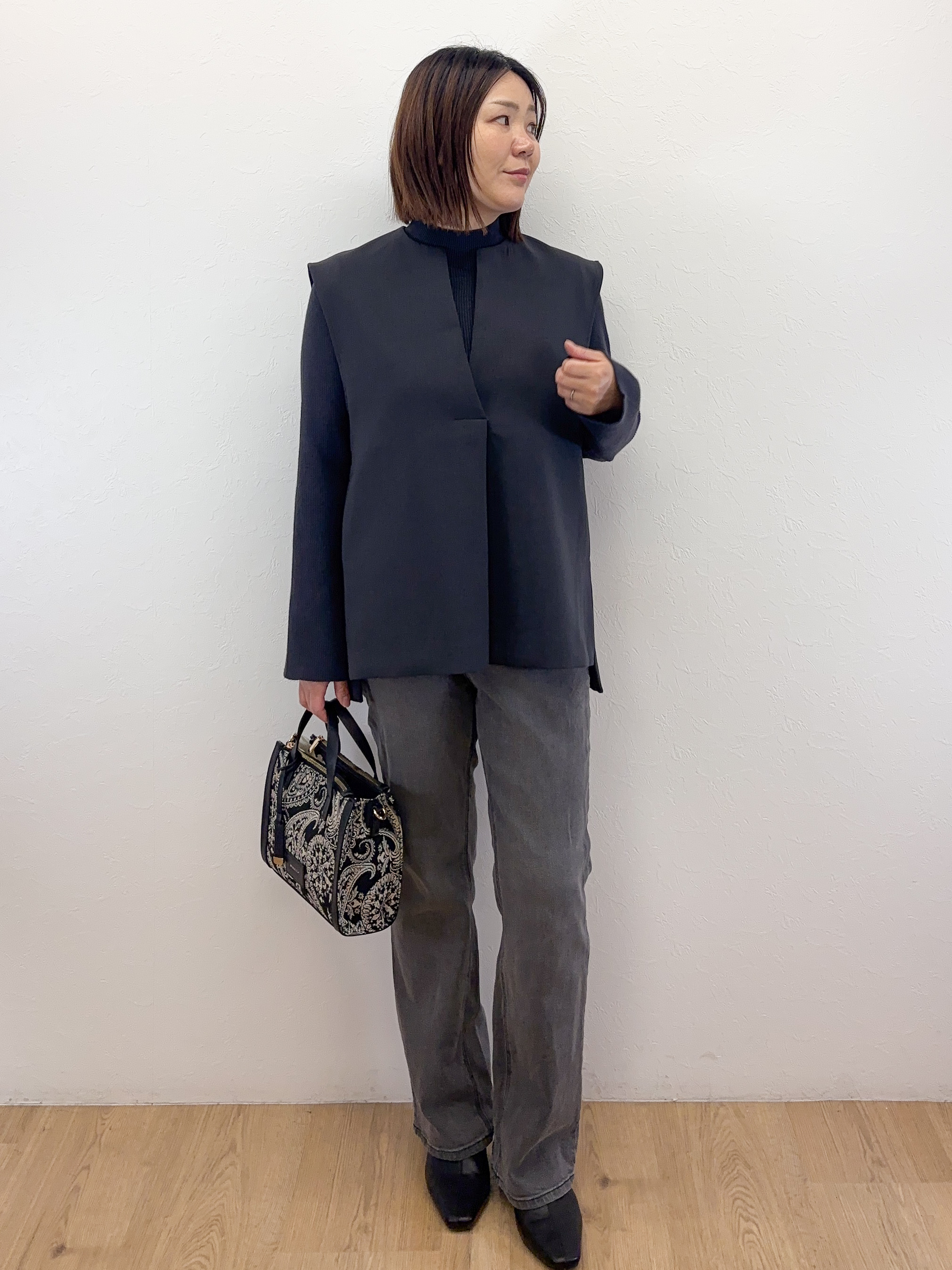 Takeさんの「OPAQUE.CLIP｜《ツインセット》Vネックベスト&times;ハイネックリブニット【洗濯機OK】」を使ったコーディネート