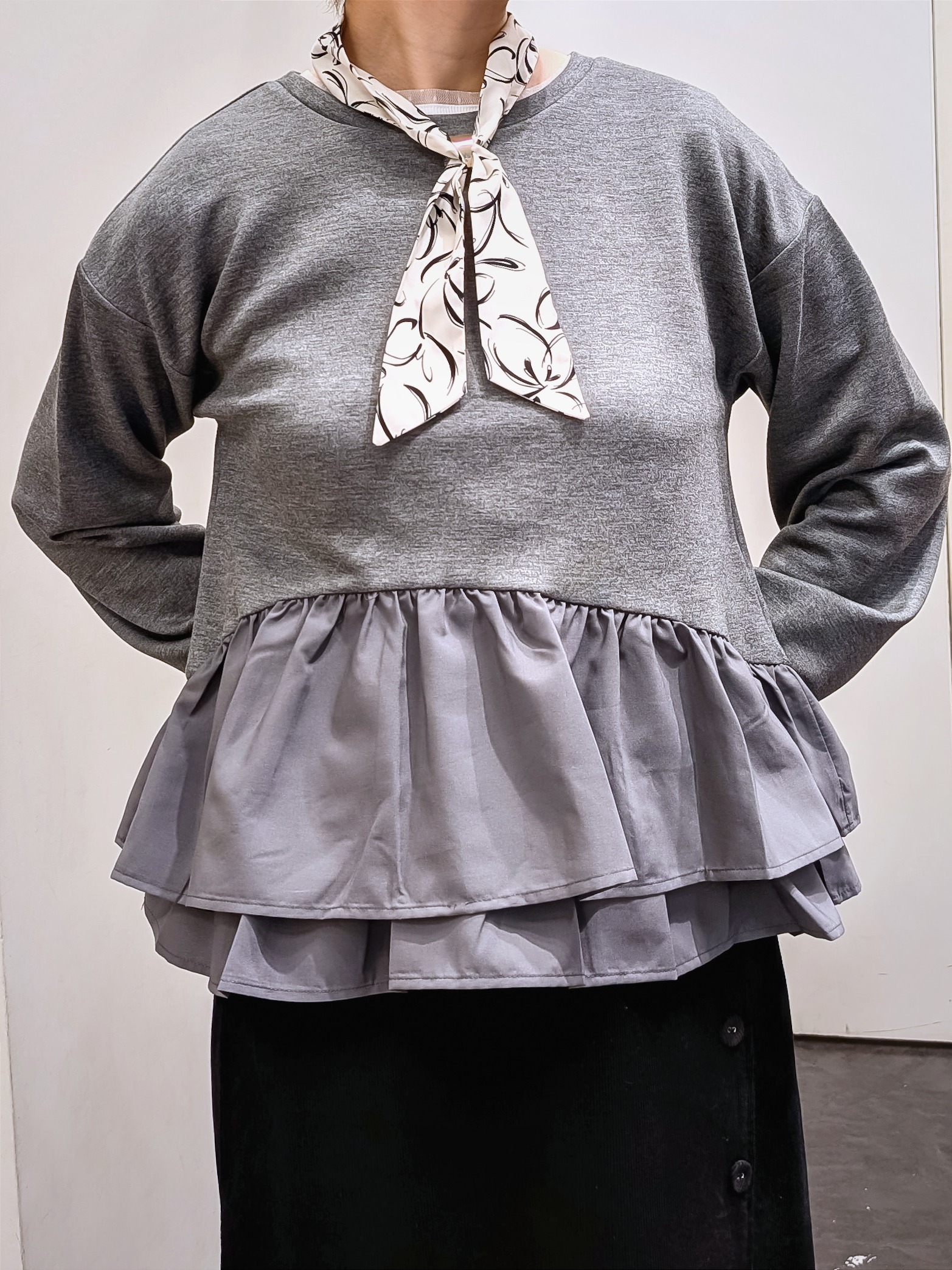 やまちゃんさんの「grove｜ふんわりペプラム フリルダンボールトップス」を使ったコーディネート
