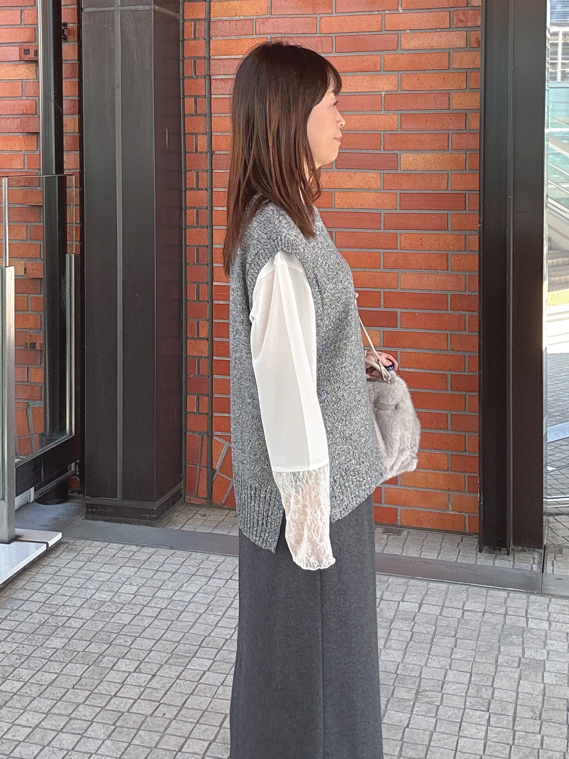 makiさんの「UNTITLED｜【5色展開/手洗い可】ローシルクウールニットベスト」を使ったコーディネート