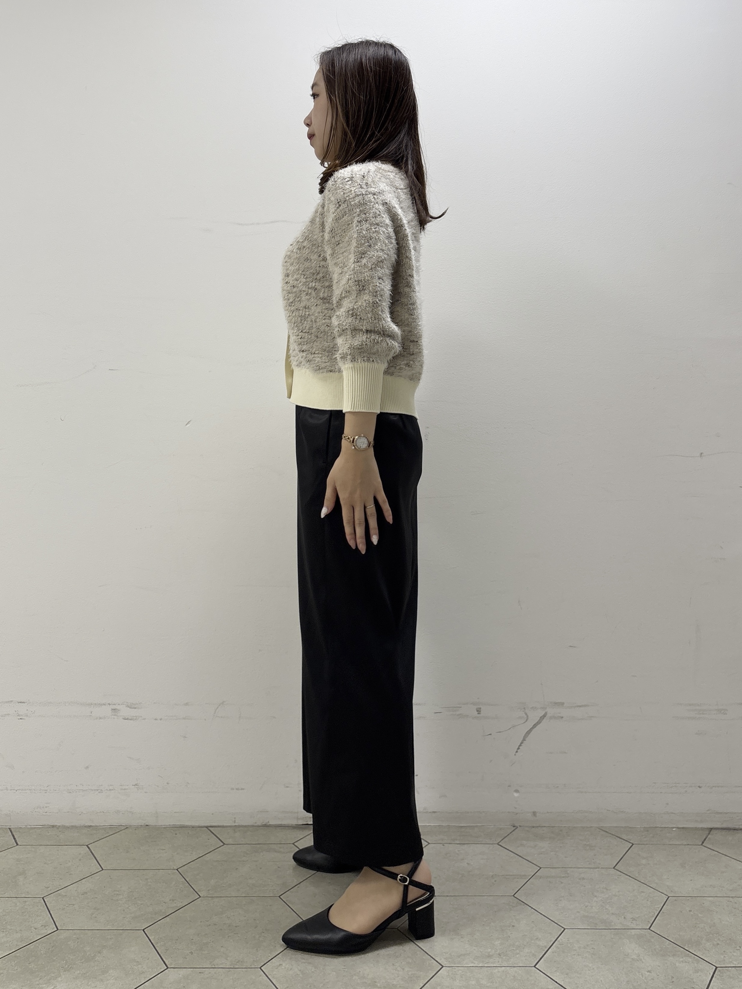 kahoさんの「INDIVI｜【ストレッチ◎】サテン素材ナロースカート」を使ったコーディネート