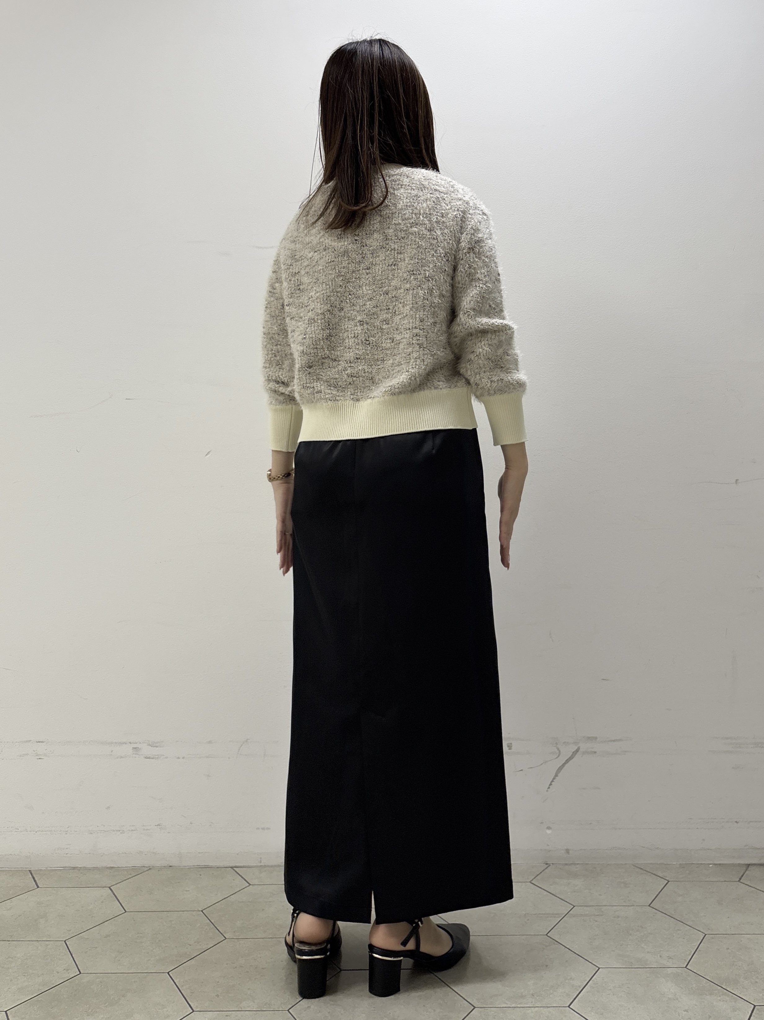 kahoさんの「INDIVI｜【ストレッチ◎】サテン素材ナロースカート」を使ったコーディネート