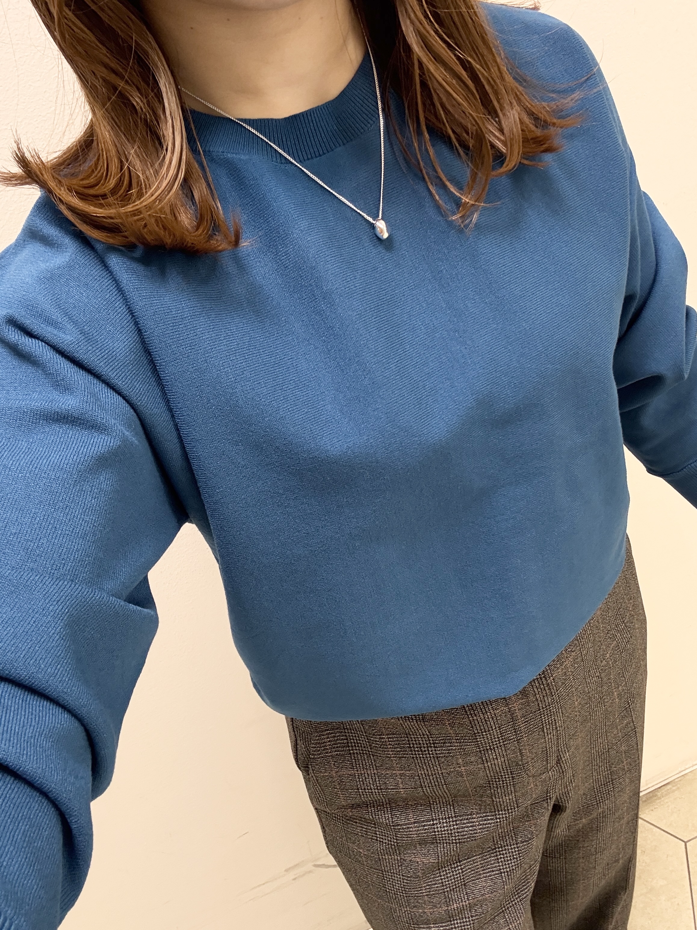 kahoさんの「INDIVI｜【選べる6色／ストレッチ◎】きれいめドルマンスリーブニット」を使ったコーディネート