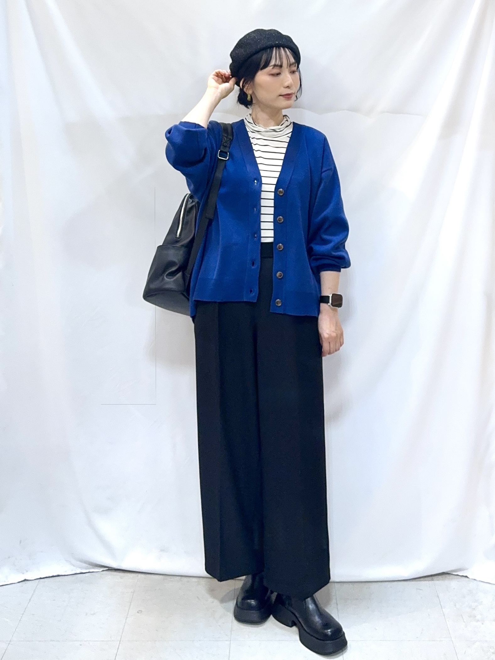 𝐇𝐢𝐫𝐨𝐦𝐢さんの「SHOO･LA･RUE｜【毛玉になりにくい/S-LL/洗濯機可/体型カバー】Vネックゆったりカーディガン」を使ったコーディネート