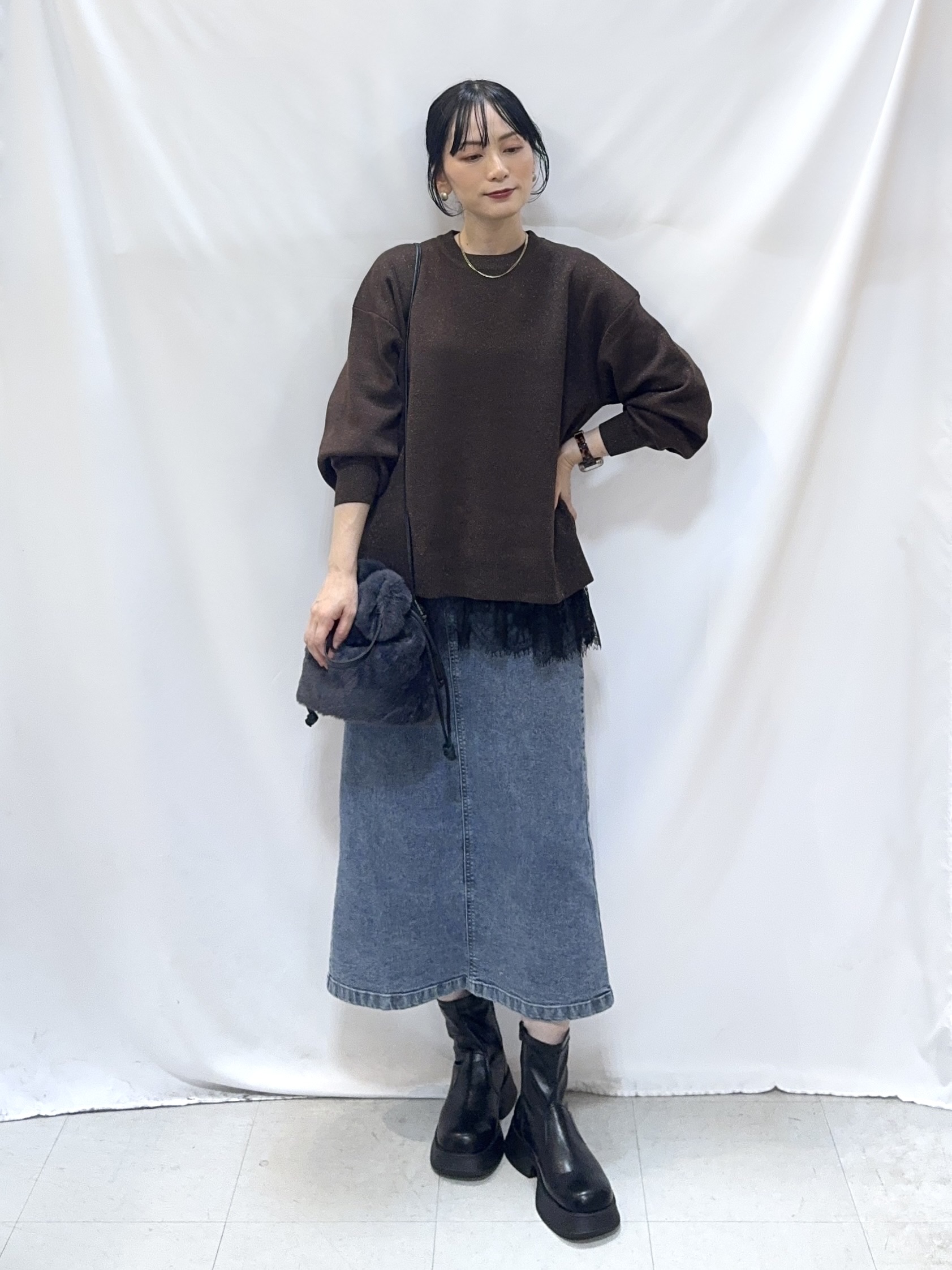 𝐇𝐢𝐫𝐨𝐦𝐢さんの「SHOO･LA･RUE｜【S-LL/洗濯機可/体型カバー】繊細なラメが品よく華やか スウェットライクニット」を使ったコーディネート