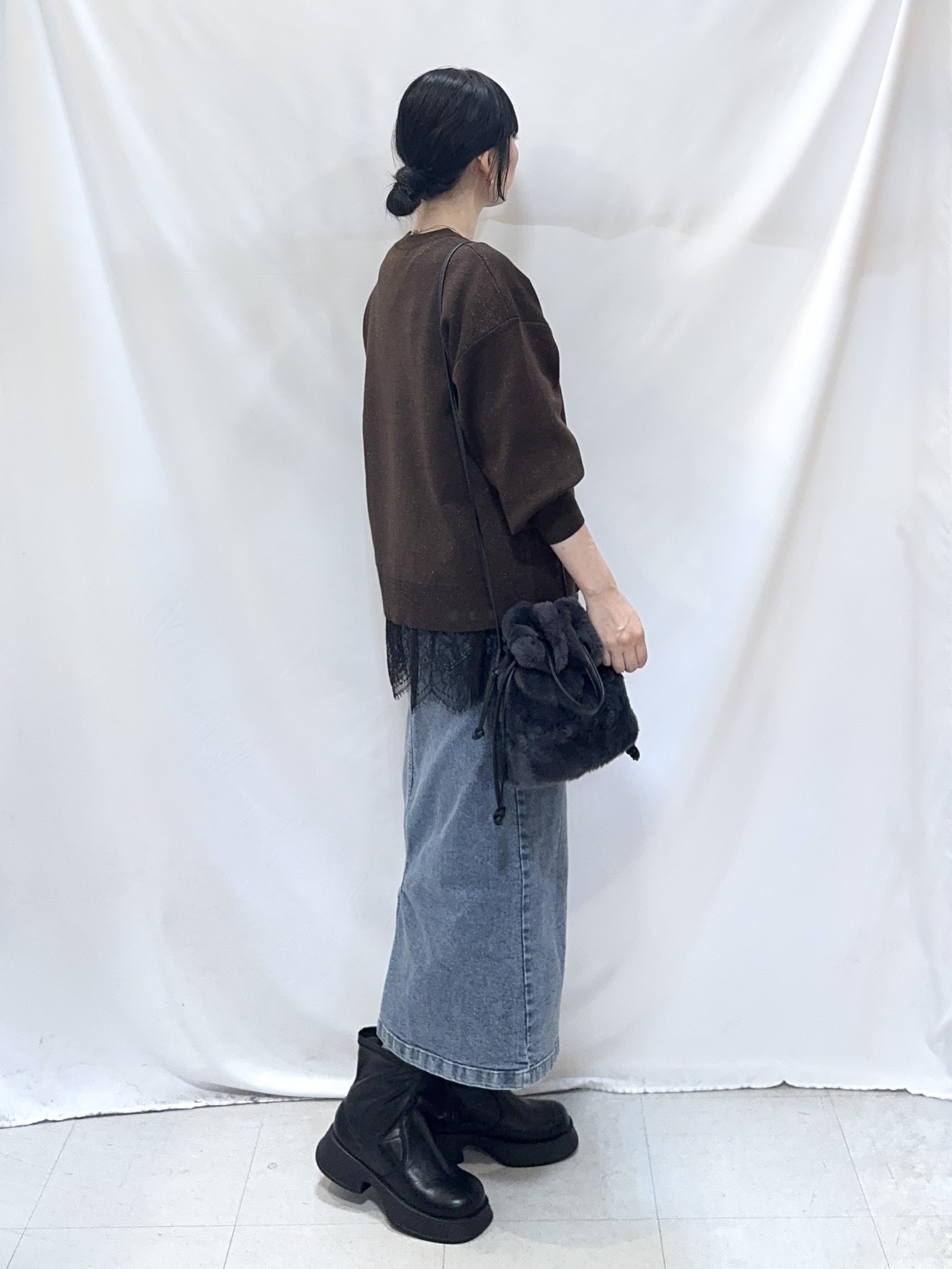 𝐇𝐢𝐫𝐨𝐦𝐢さんの「SHOO･LA･RUE｜【S-LL/洗濯機可/体型カバー】繊細なラメが品よく華やか スウェットライクニット」を使ったコーディネート