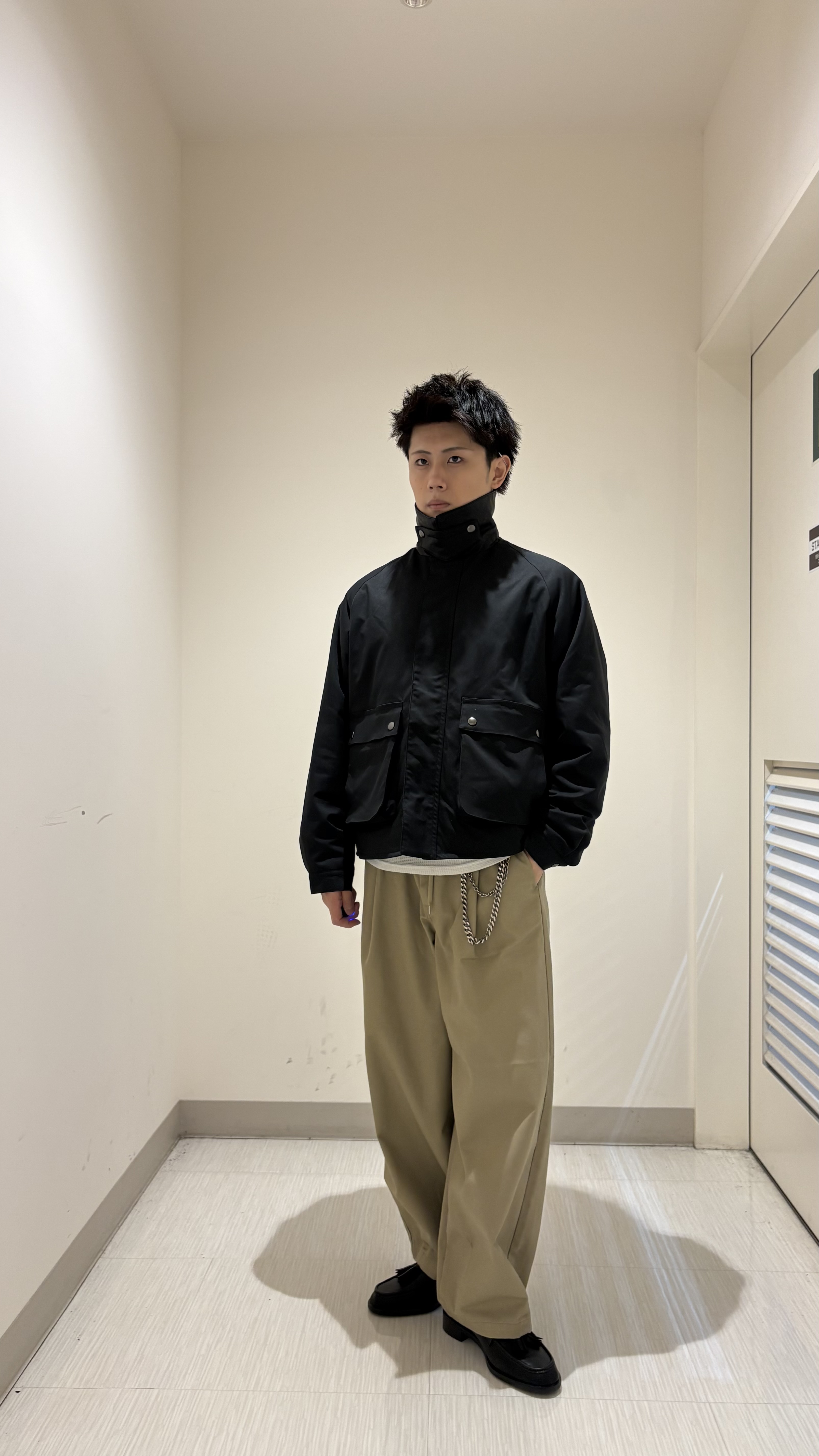辻一樹さんの「tk.TAKEO KIKUCHI｜ヘンリーネック長袖Tシャツ」を使ったコーディネート