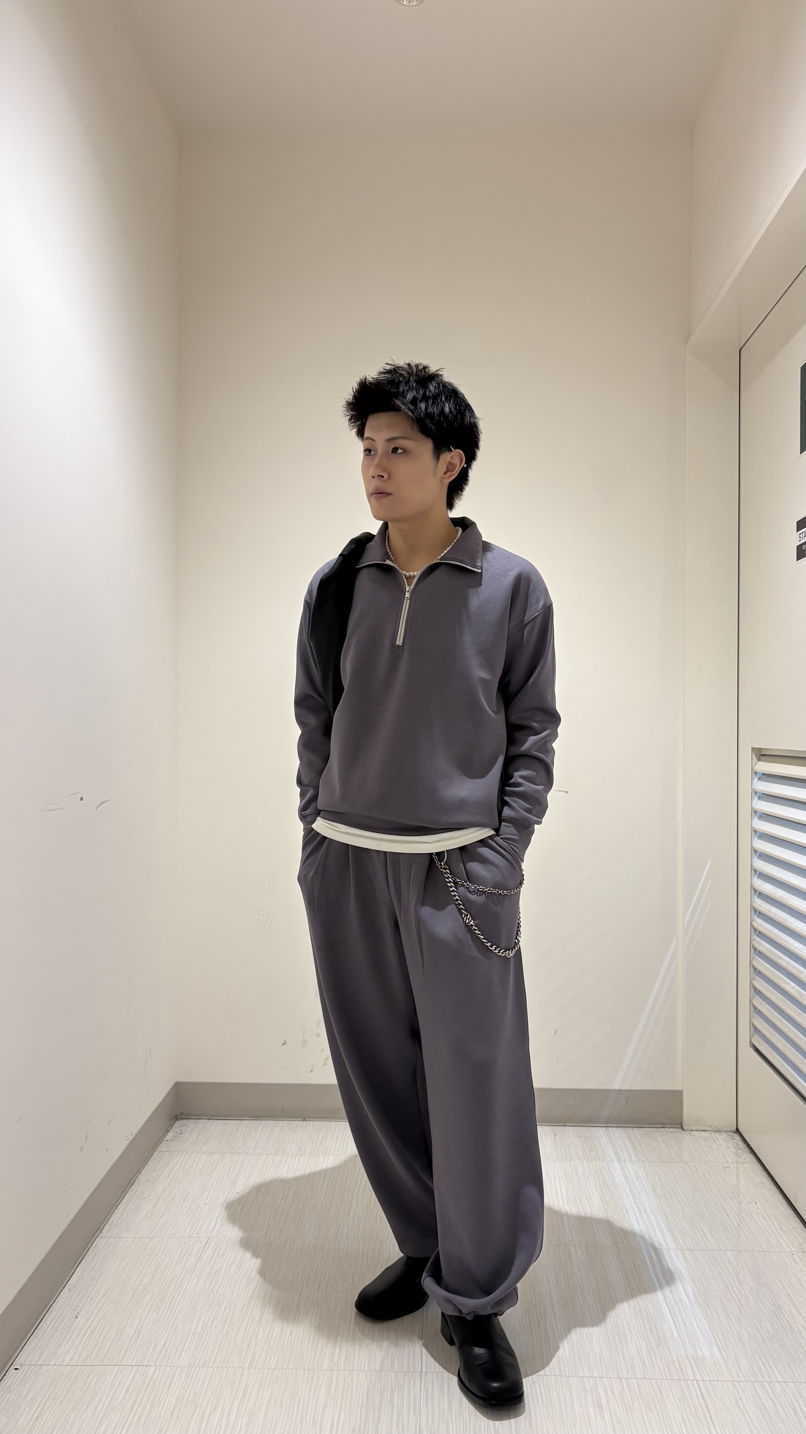 辻一樹さんの「tk.TAKEO KIKUCHI｜【TOROMIシリーズ】シルキータッチハーフジップスウェット」を使ったコーディネート