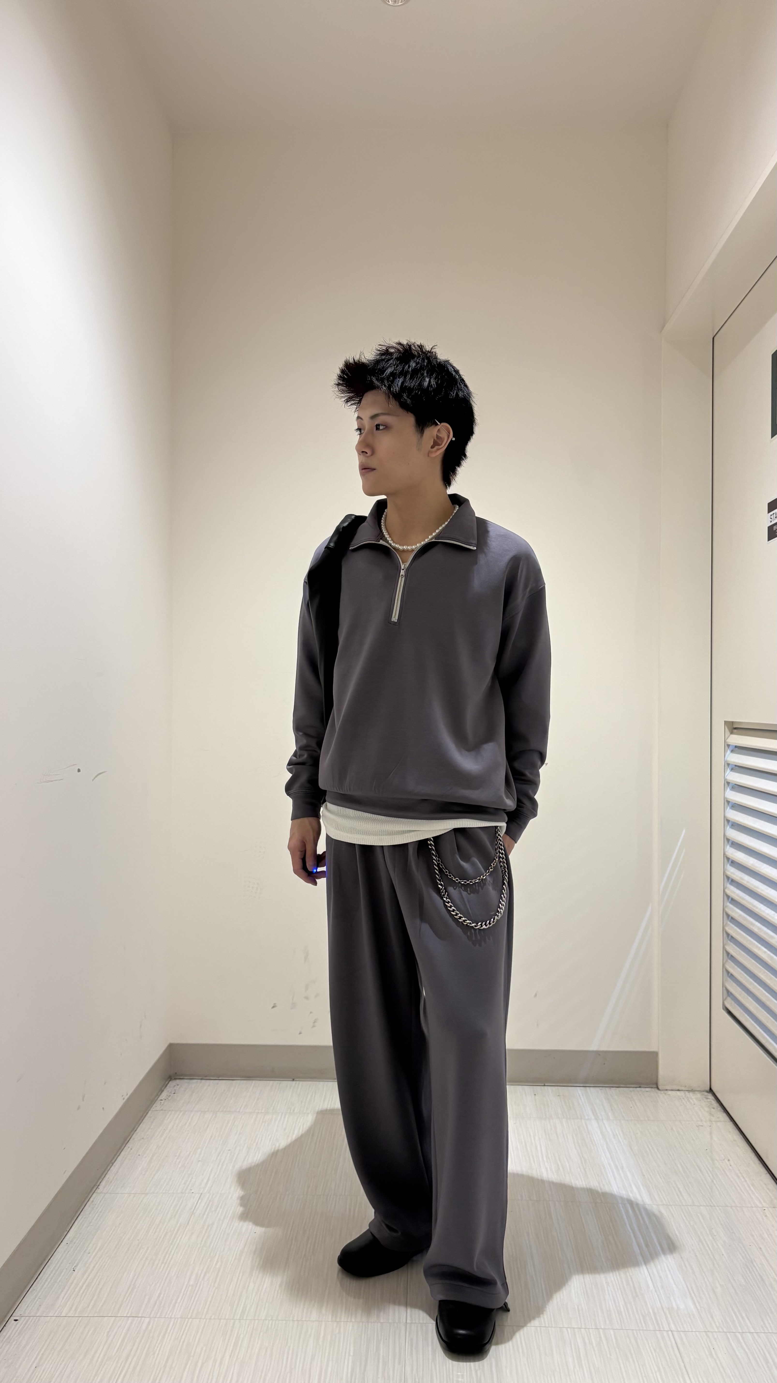 辻一樹さんの「tk.TAKEO KIKUCHI｜【TOROMIシリーズ】シルキータッチハーフジップスウェット」を使ったコーディネート