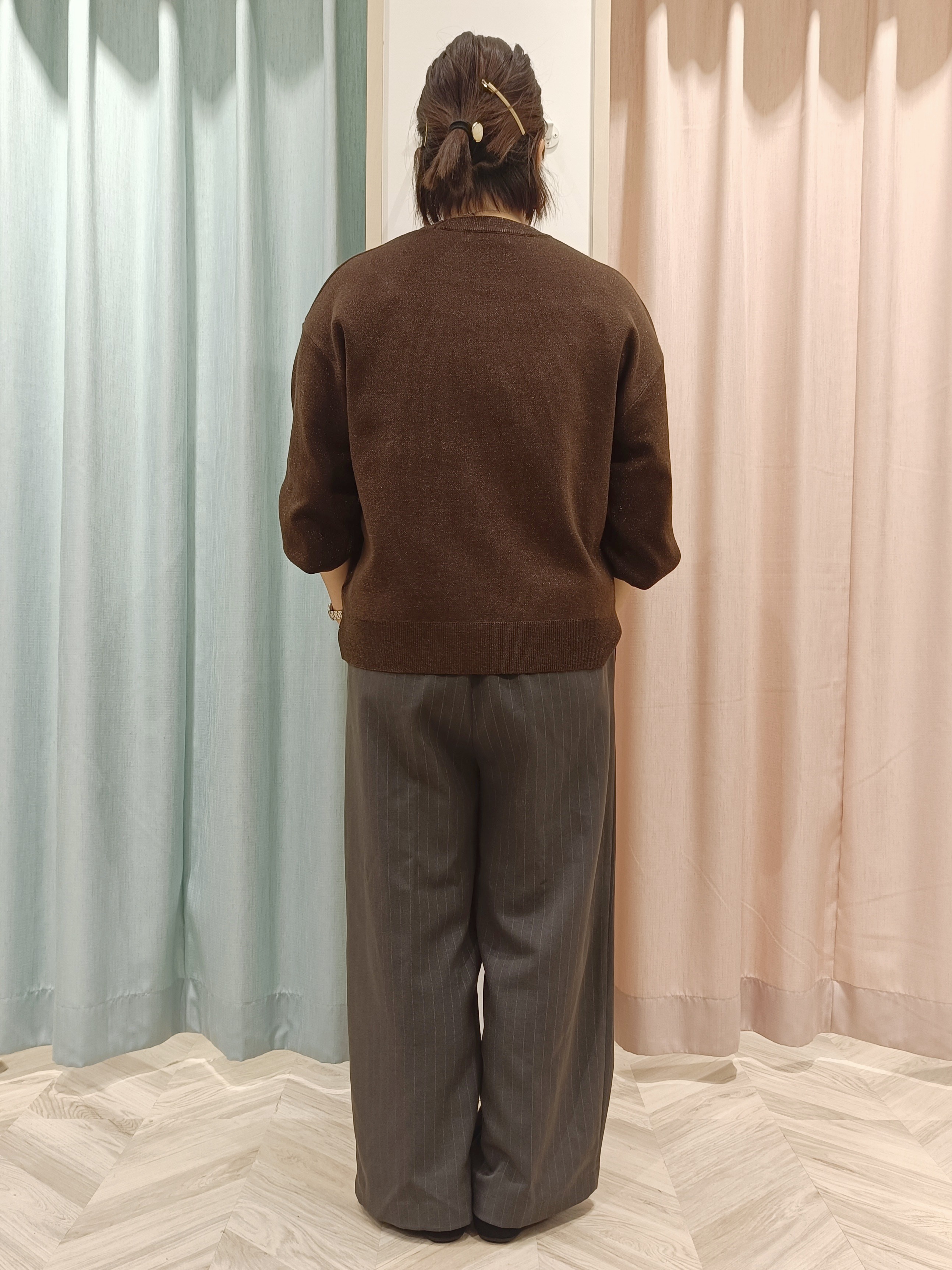 カオリさんの「SHOO･LA･RUE｜【S-LL/洗濯機可/体型カバー】繊細なラメが品よく華やか スウェットライクニット」を使ったコーディネート