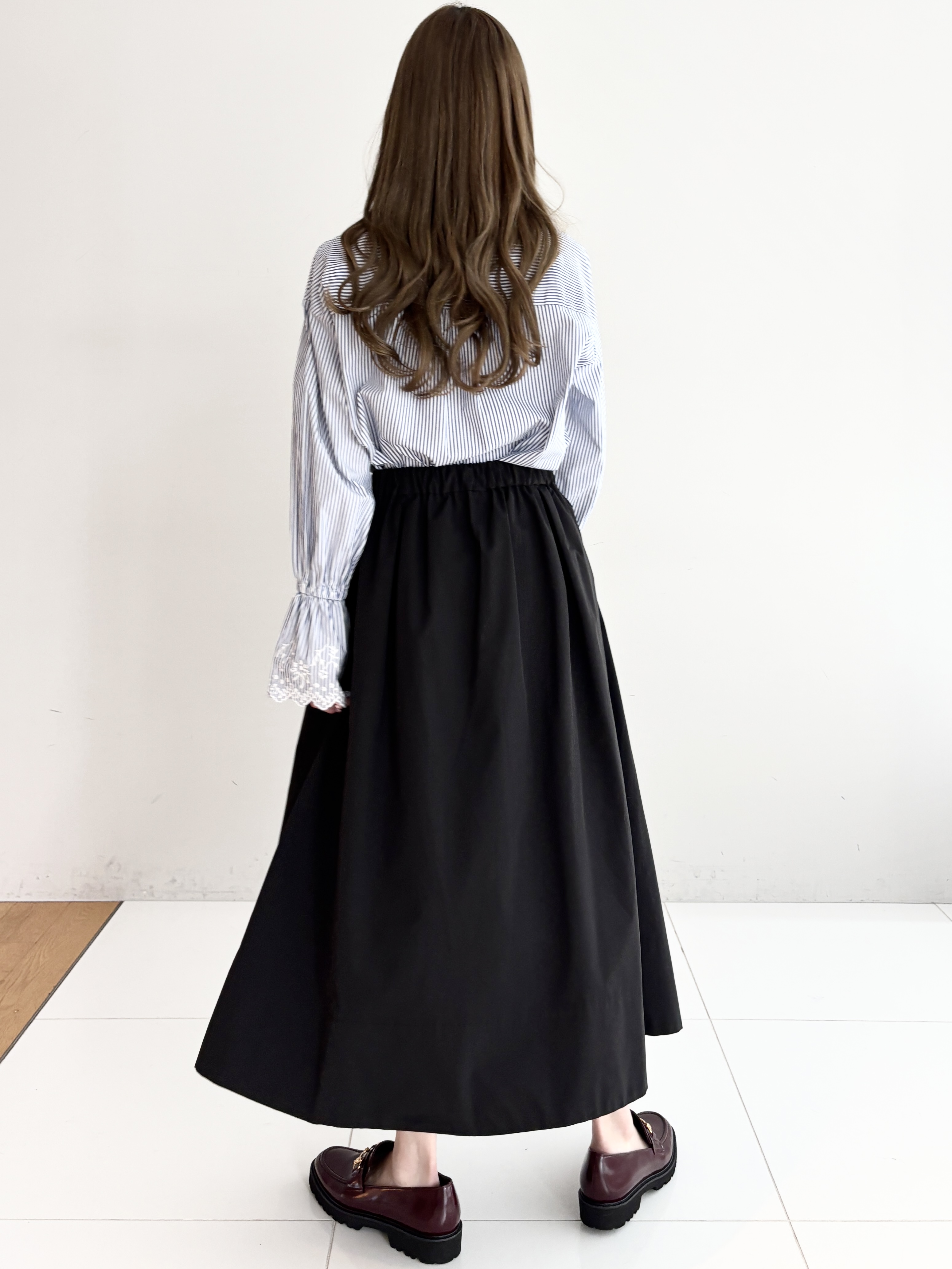 清水夏姫さんの「DRESSTERIOR｜【STORY11月号掲載】エンブロイダリーカフスシャツ」を使ったコーディネート