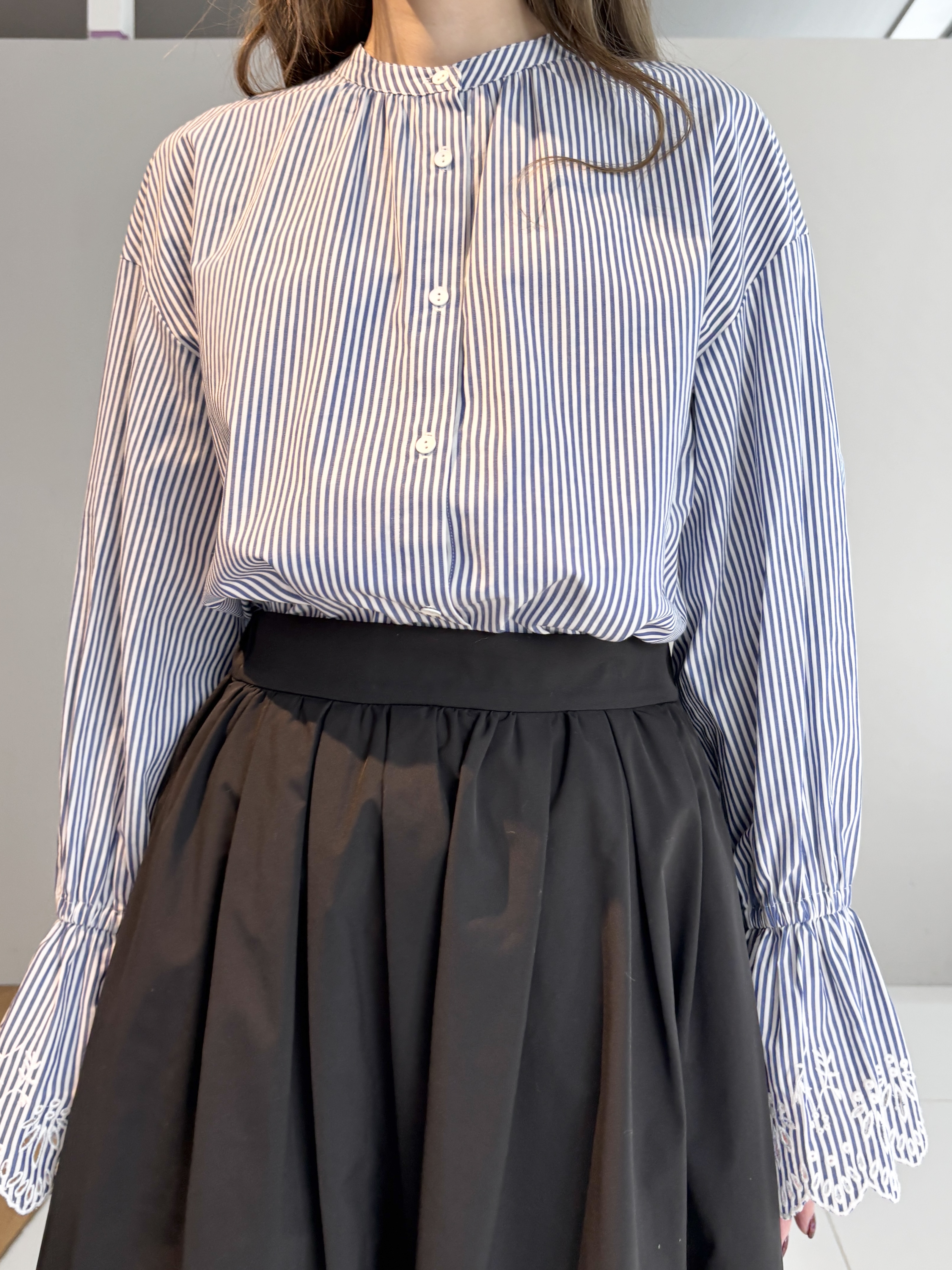 清水夏姫さんの「DRESSTERIOR｜【STORY11月号掲載】エンブロイダリーカフスシャツ」を使ったコーディネート