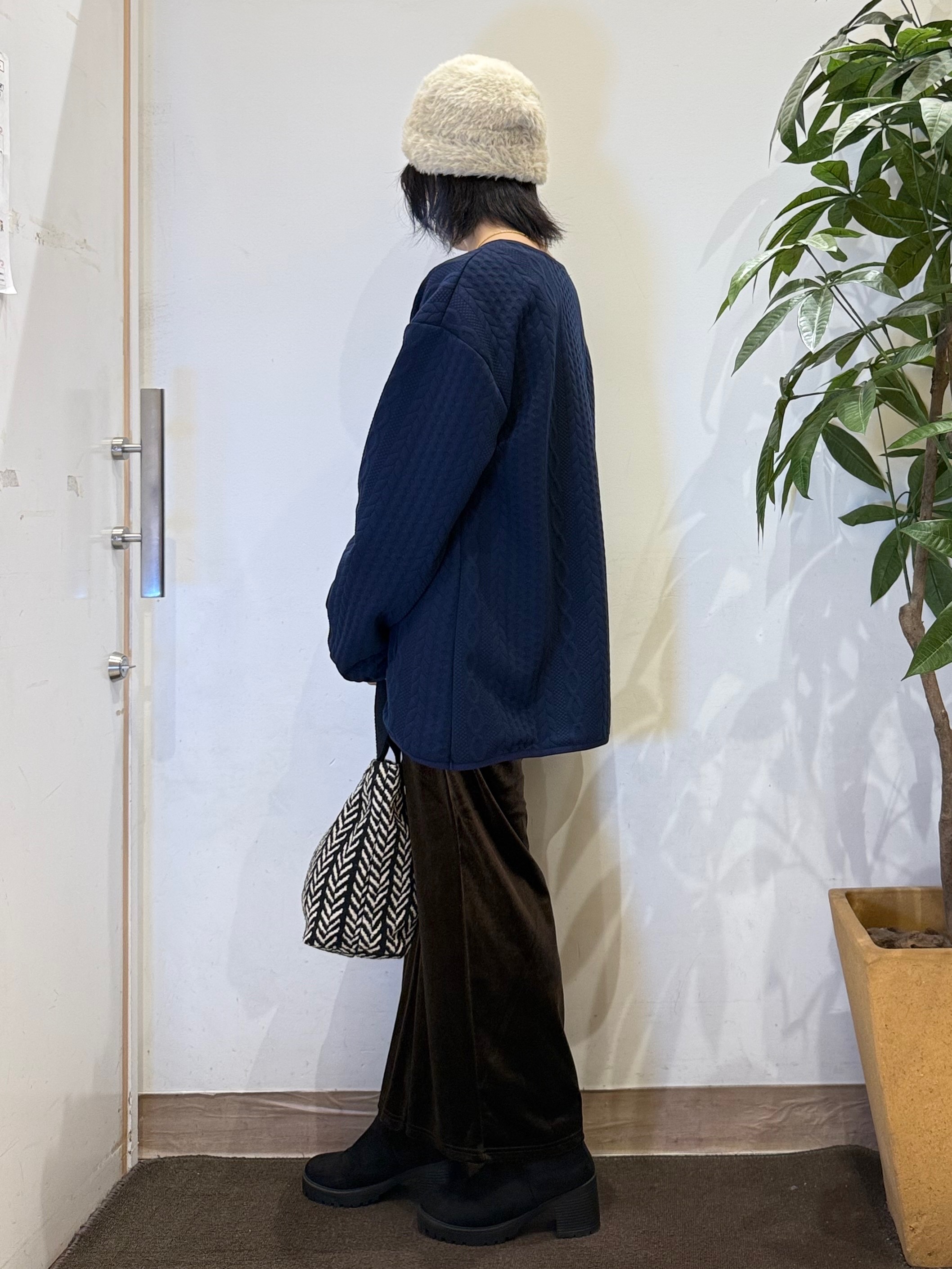 misakiさんの「SHOO･LA･RUE｜【S-LL/体型カバー】ヒップが隠れる ラインジャカード Vネックカーディガン」を使ったコーディネート