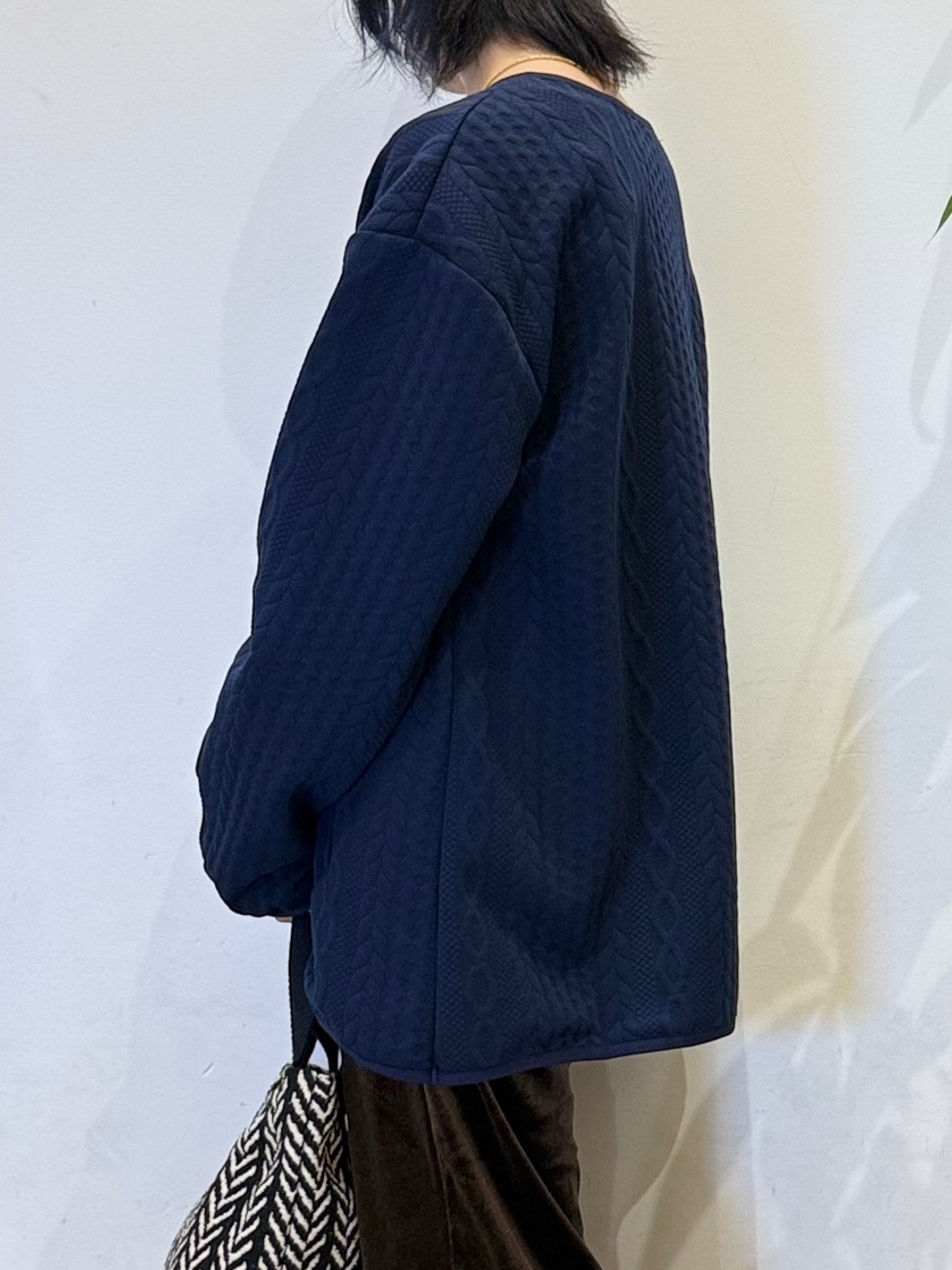 misakiさんの「SHOO･LA･RUE｜【S-LL/体型カバー】ヒップが隠れる ラインジャカード Vネックカーディガン」を使ったコーディネート