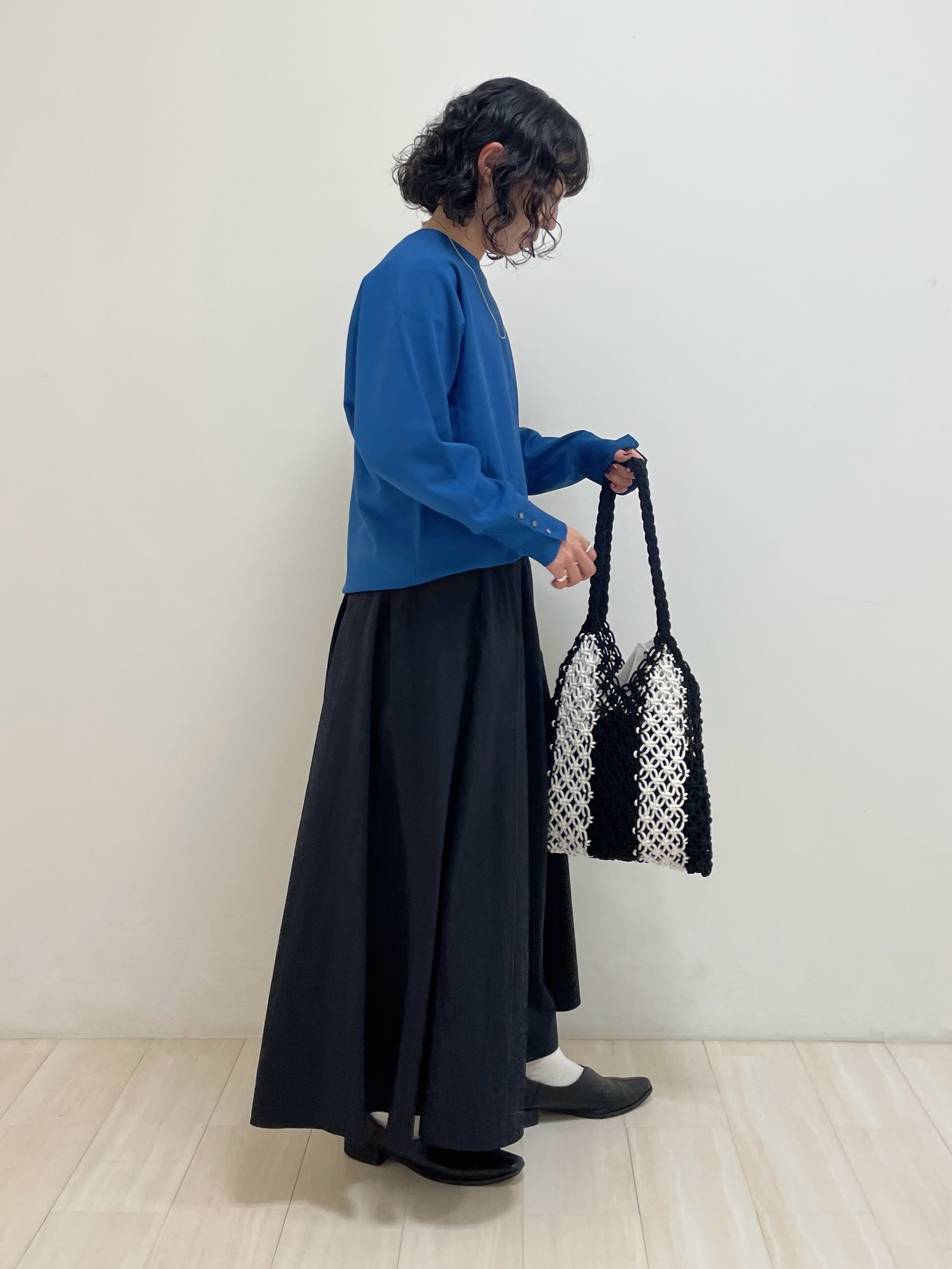 kanaさんの「INDIVI｜【選べる6色／ストレッチ◎】きれいめドルマンスリーブニット」を使ったコーディネート