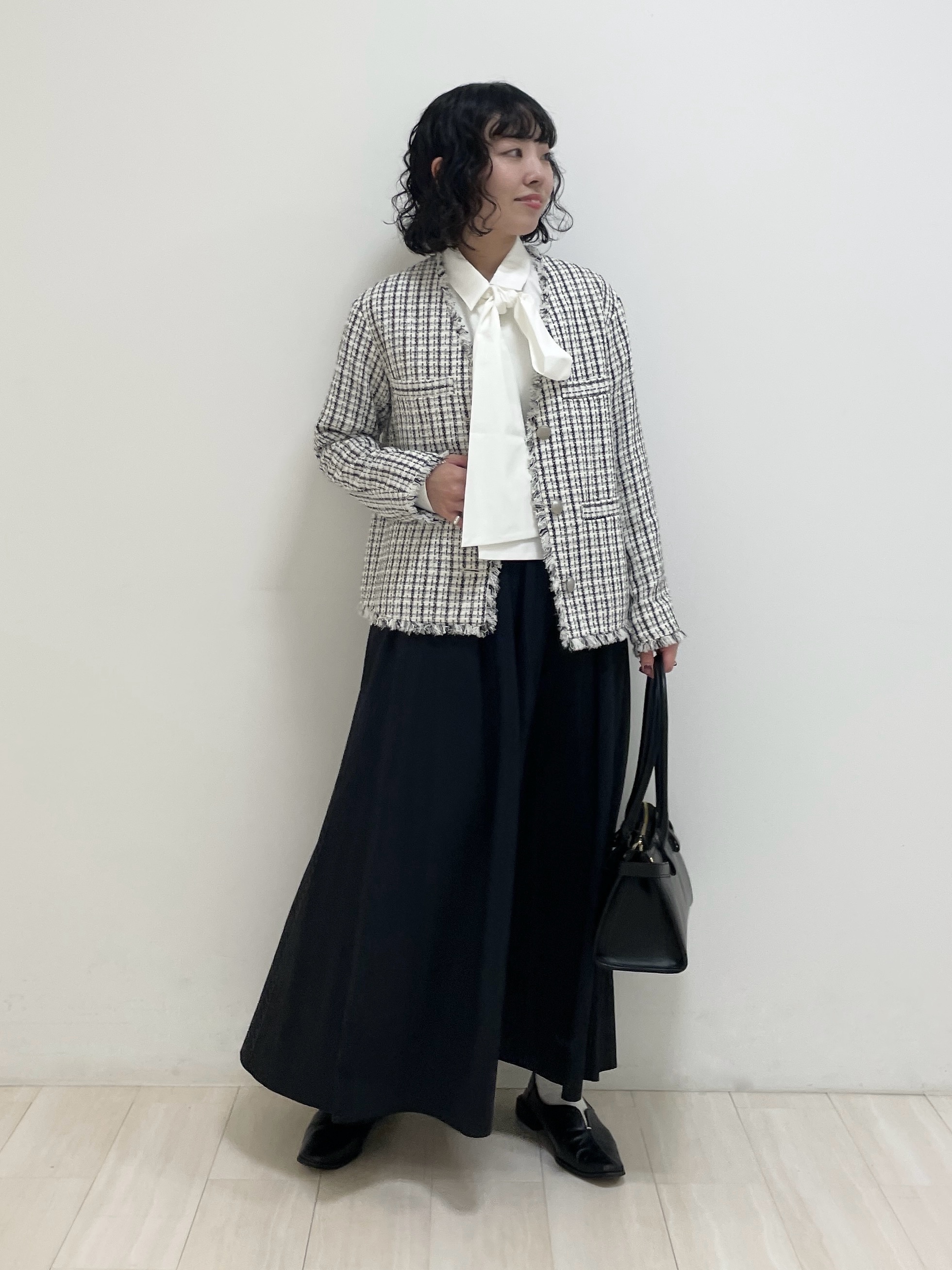kanaさんの「INDIVI｜【華やか／着回し力◎】上品ツイードVネックジャケット」を使ったコーディネート