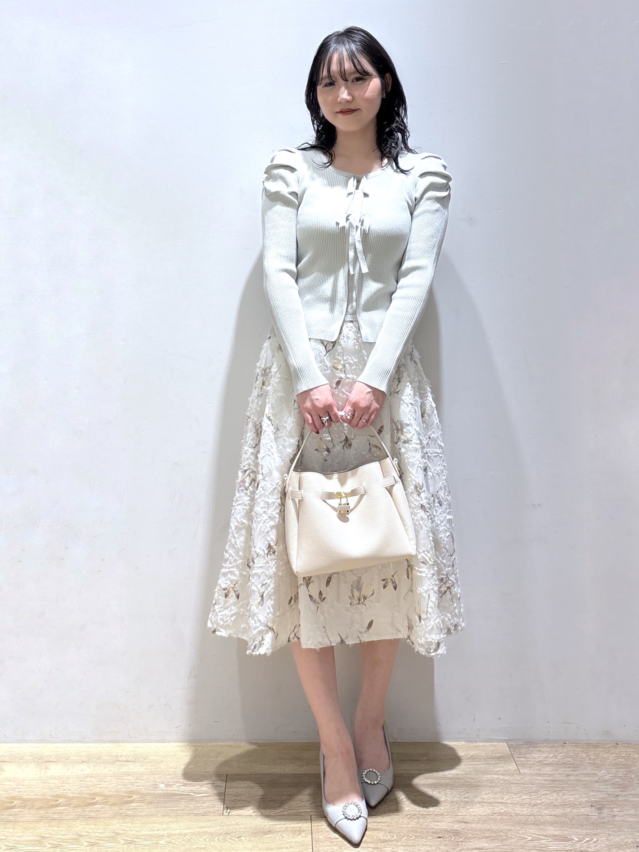 mizukiさんの「index｜【植草美幸先生が指南する好印象スタイル】レイヤードリボンギャザースリーブニット≪洗濯機OK≫」を使ったコーディネート