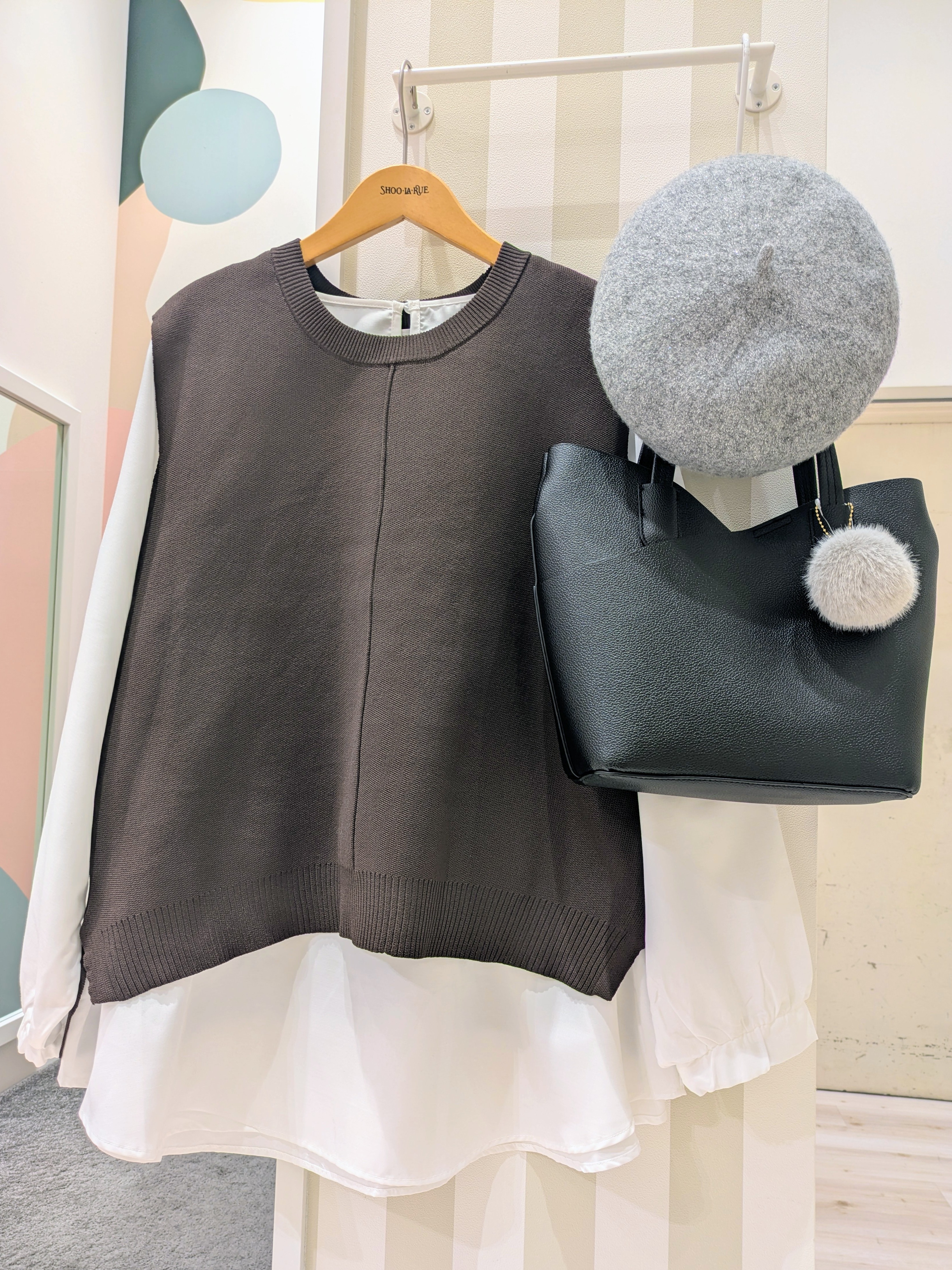 Mikiさんの「SHOO･LA･RUE｜【2点セット/S-LL】着回し自在 スポンディッシュニットベスト＆フレアシャツ」を使ったコーディネート