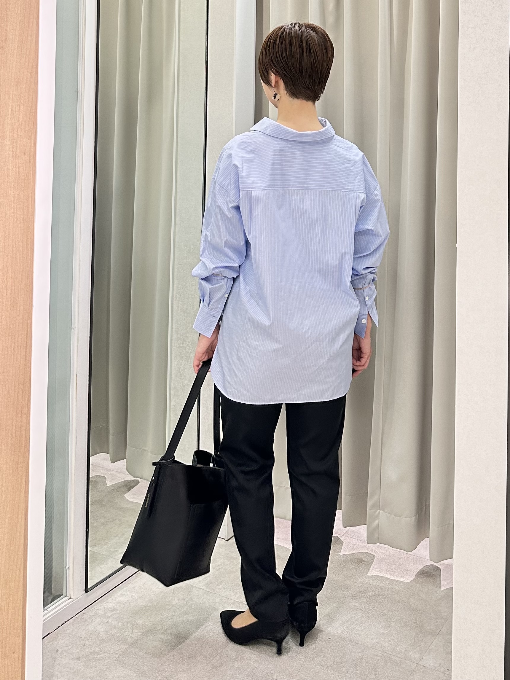 みなこさんの「UNTITLED｜【ウエストゴム/リラクシー】シャイニーキュプラテーパードパンツ」を使ったコーディネート