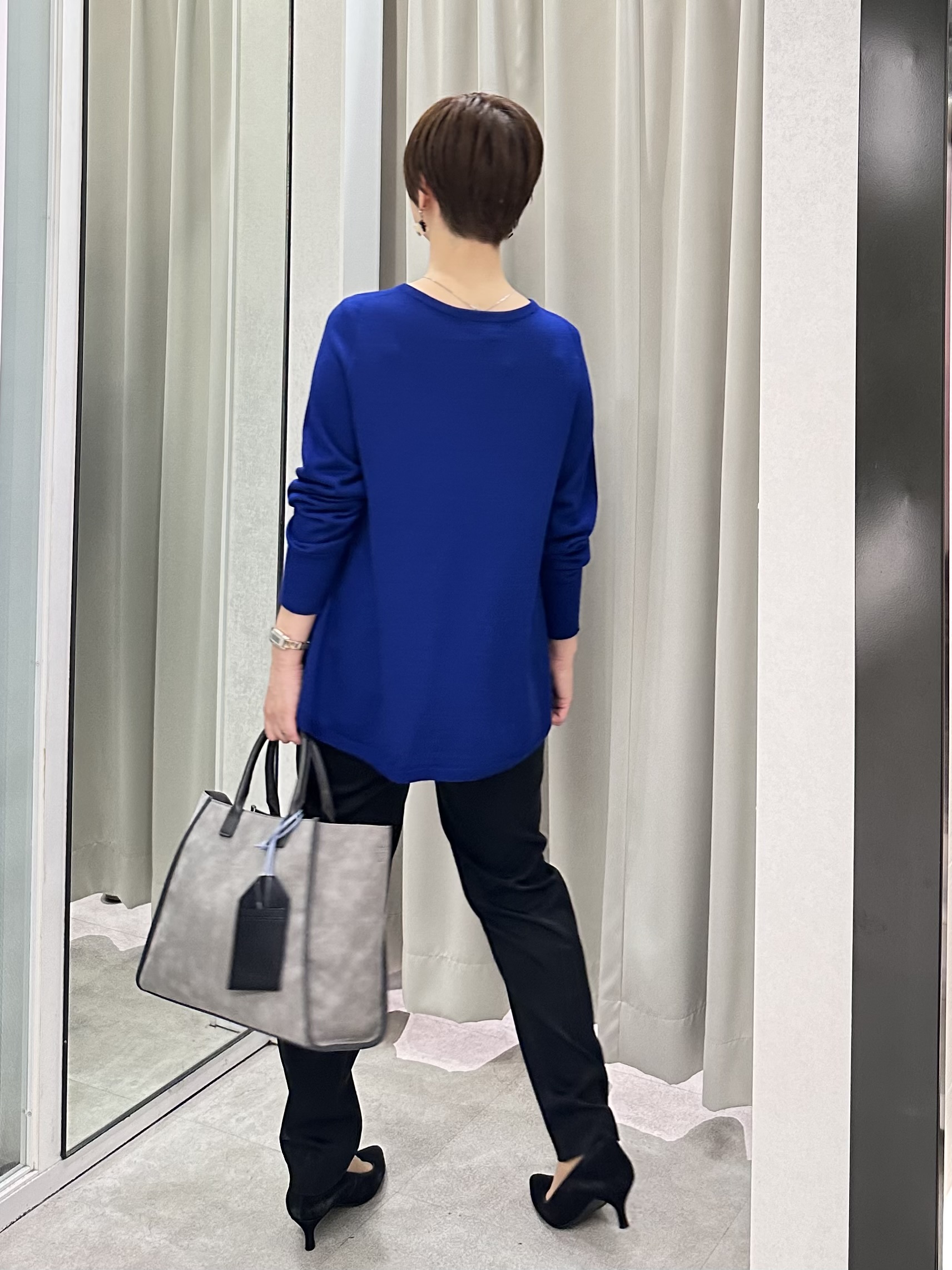 みなこさんの「UNTITLED｜【ウエストゴム/リラクシー】シャイニーキュプラテーパードパンツ」を使ったコーディネート