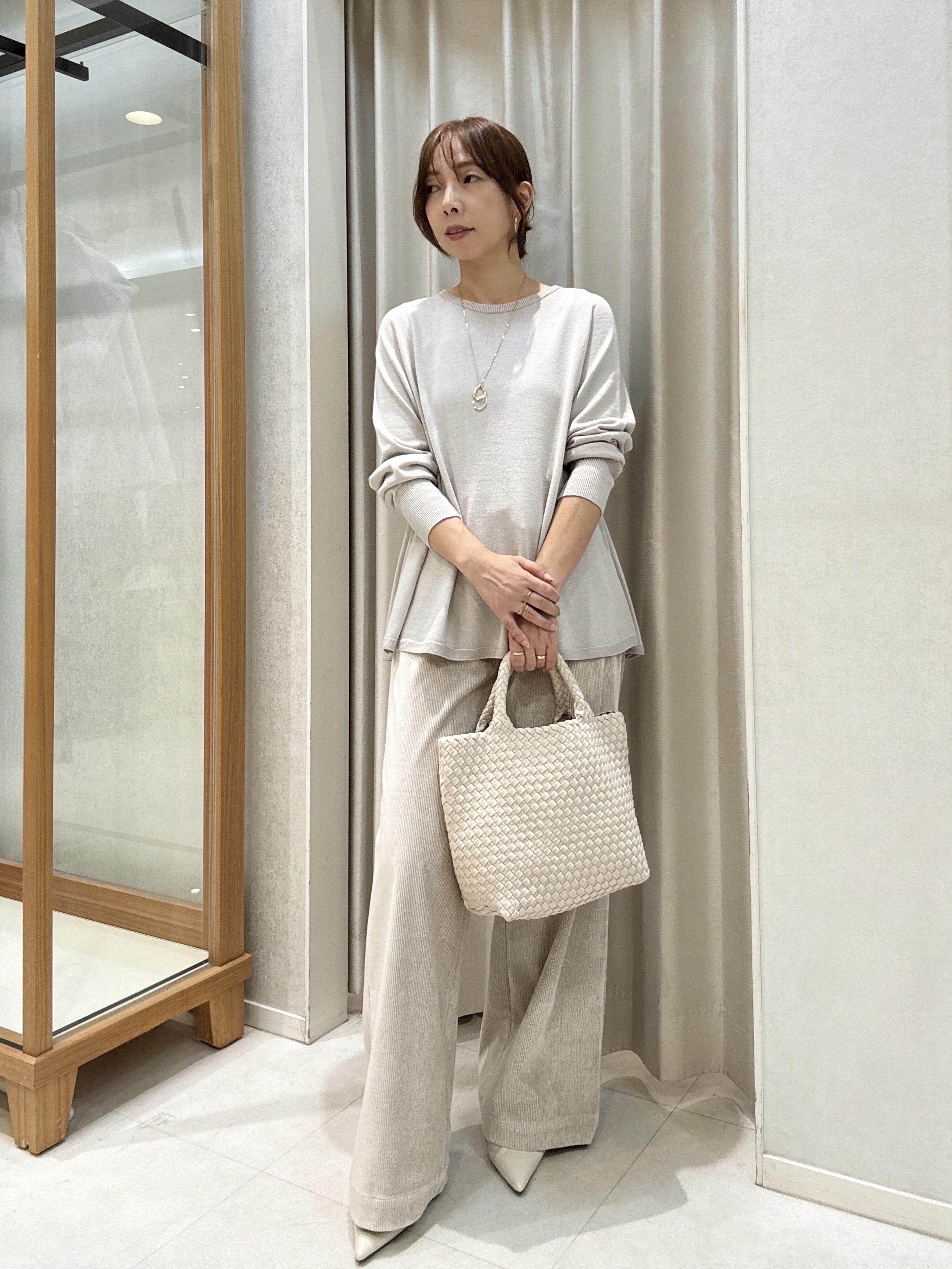 tomoさんの「UNTITLED｜【きれいに体型カバー/8色展開】Aラインシルエットニットプルオーバー」を使ったコーディネート