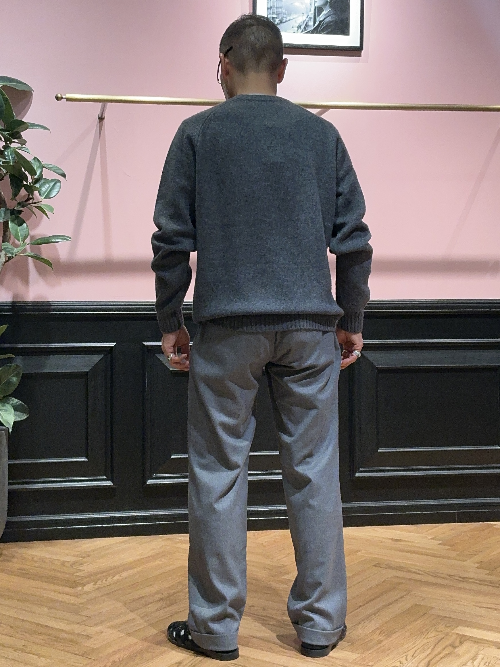 torigoeさんの「DRESSTERIOR｜【干場義雅&times;DRESSTERIOR】ウールカシミヤクルーネックニット」を使ったコーディネート