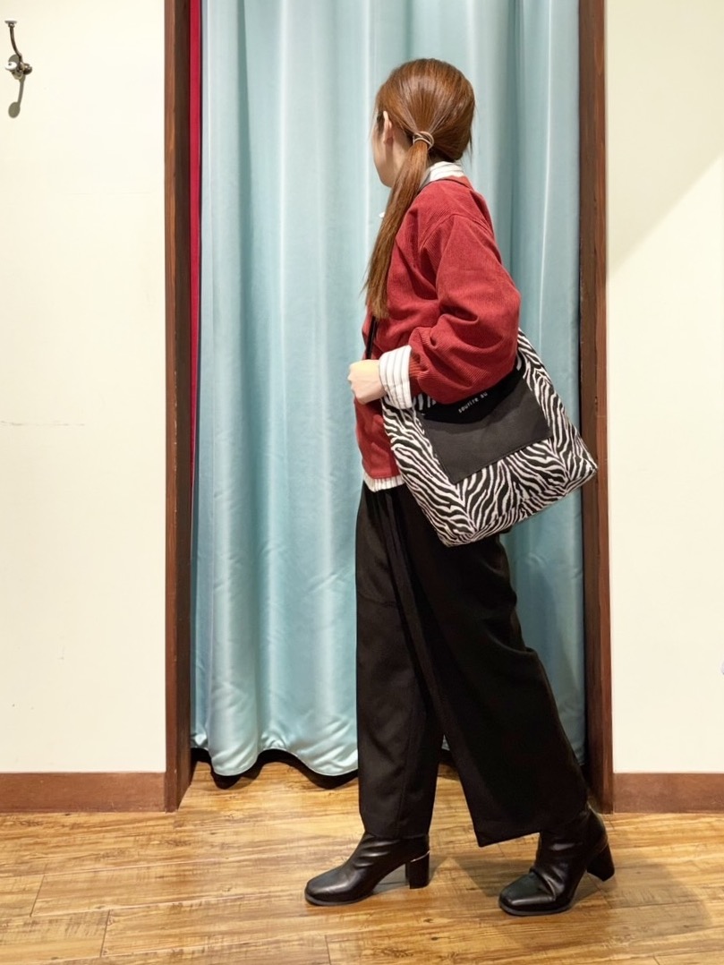 tukiさんの「SHOO･LA･RUE｜【洗濯後しわになりにくい/S-LL】気分で選ぶ 大人のデイリー使いに ベーシックシャツ」を使ったコーディネート