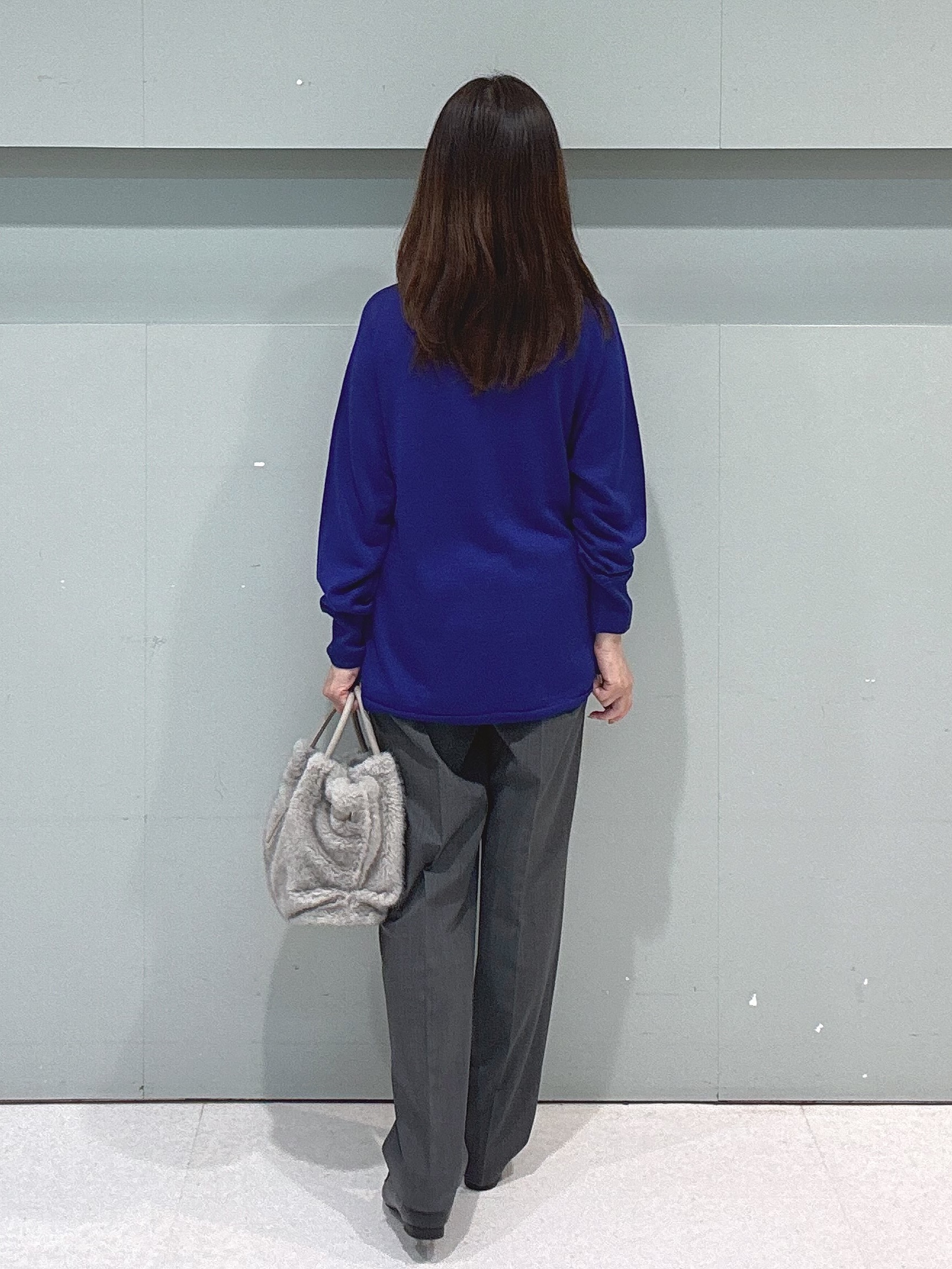 makiさんの「UNTITLED｜【きれいに体型カバー/8色展開】Aラインシルエットニットプルオーバー」を使ったコーディネート