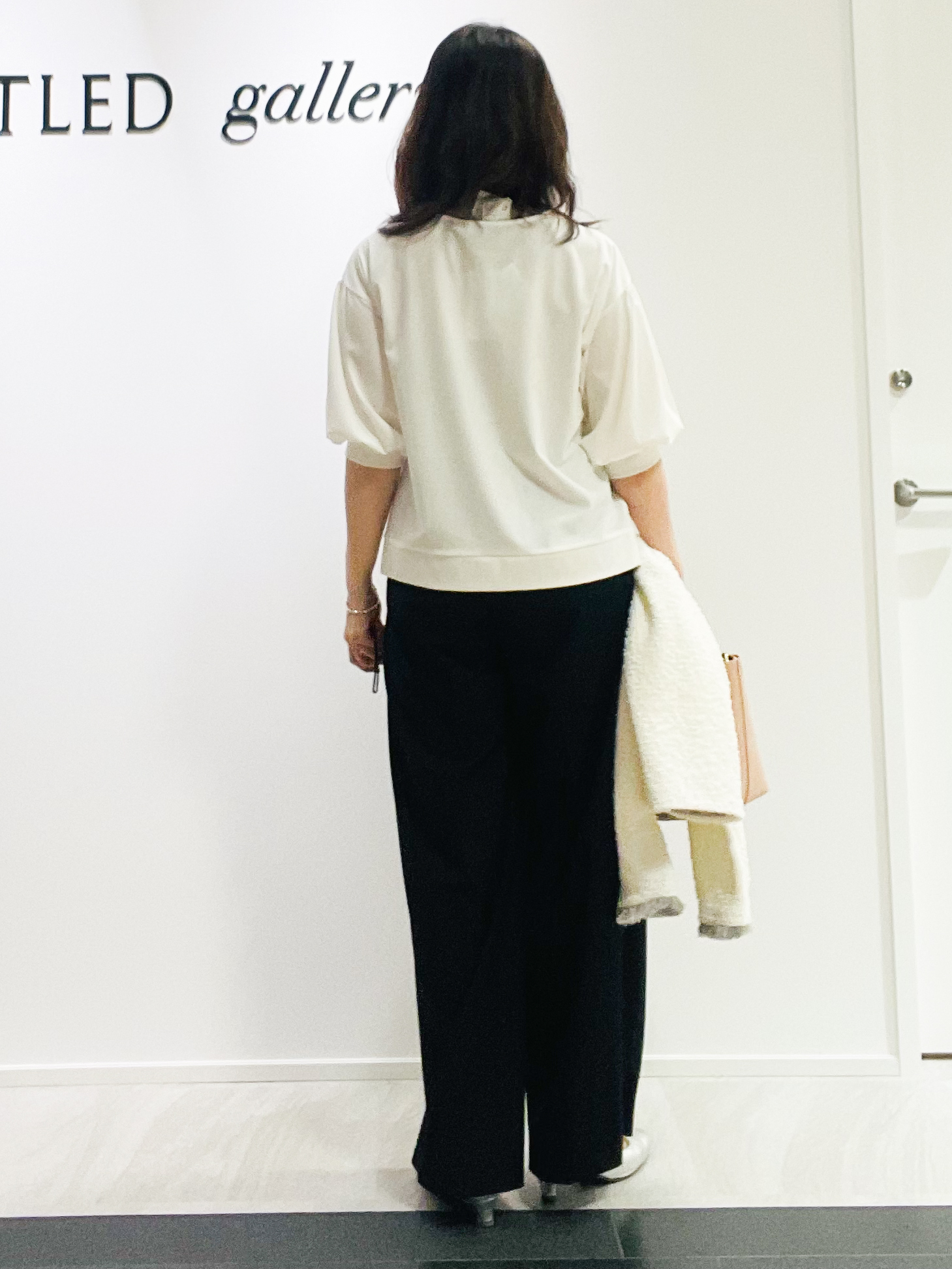 めいさんの「UNTITLED｜【楽にきれい見え/体型カバー】パフスリーブジャージトップス」を使ったコーディネート