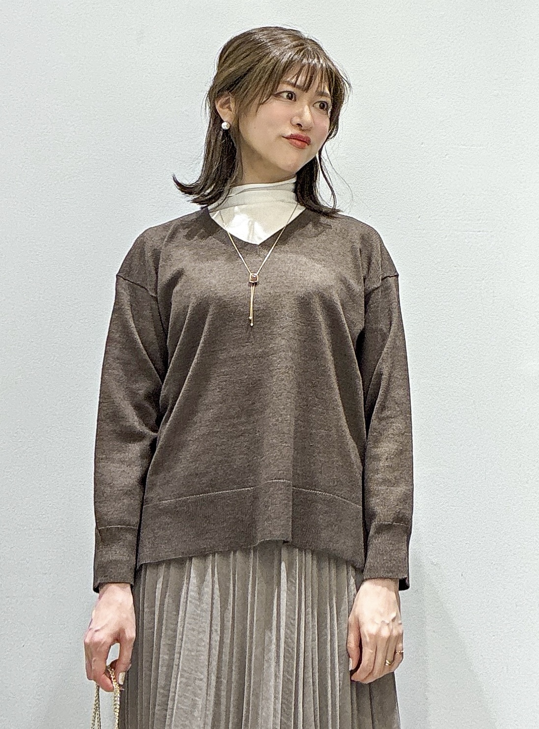 もんちゃんさんの「OPAQUE.CLIP｜『THE』名品リラクシーVネックニット【洗濯機OK】」を使ったコーディネート