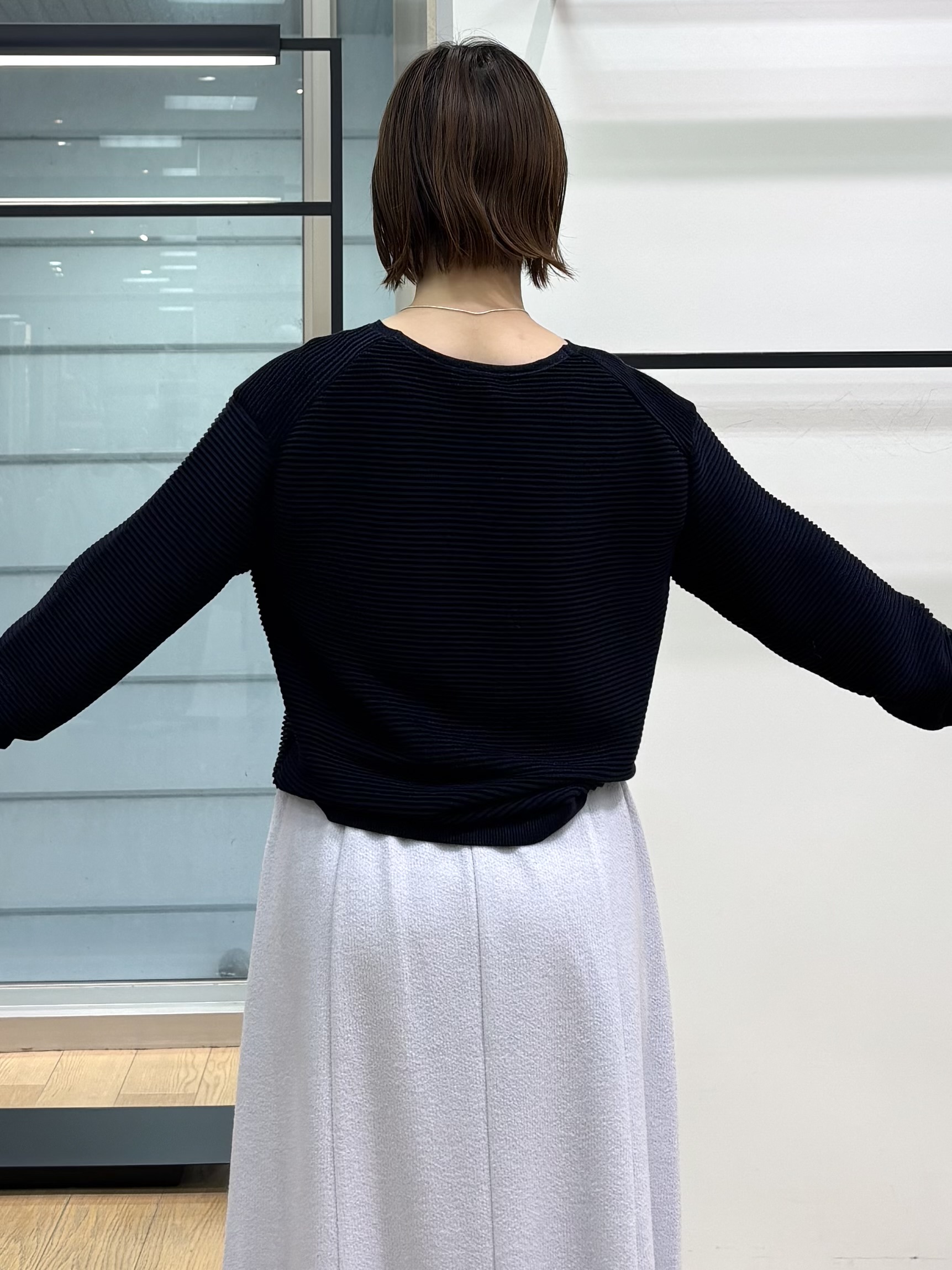 asamiさんの「INDIVI｜【ウール混／体型カバー】ラメガーター編み Vネックニット」を使ったコーディネート