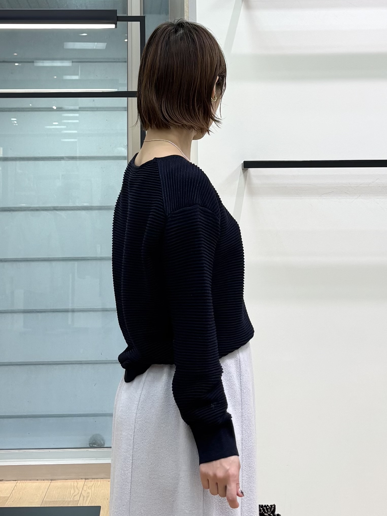 asamiさんの「INDIVI｜【ウール混／体型カバー】ラメガーター編み Vネックニット」を使ったコーディネート