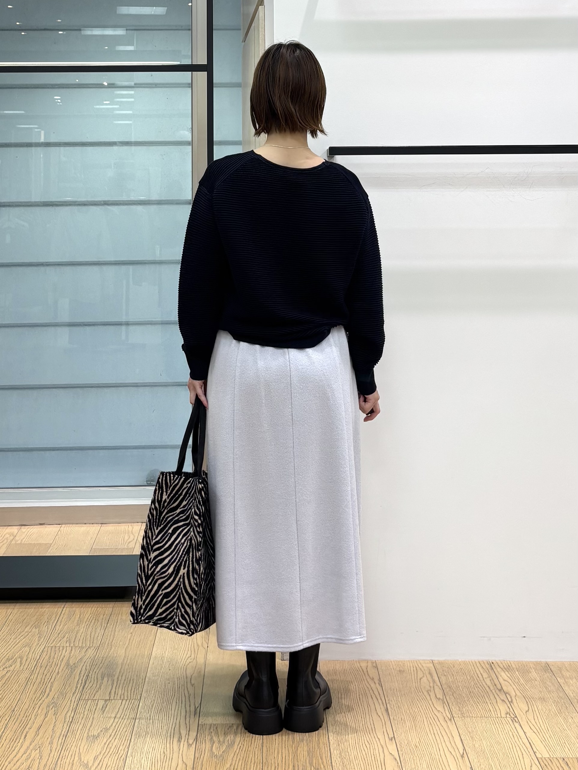 asamiさんの「INDIVI｜【ウール混／体型カバー】ラメガーター編み Vネックニット」を使ったコーディネート