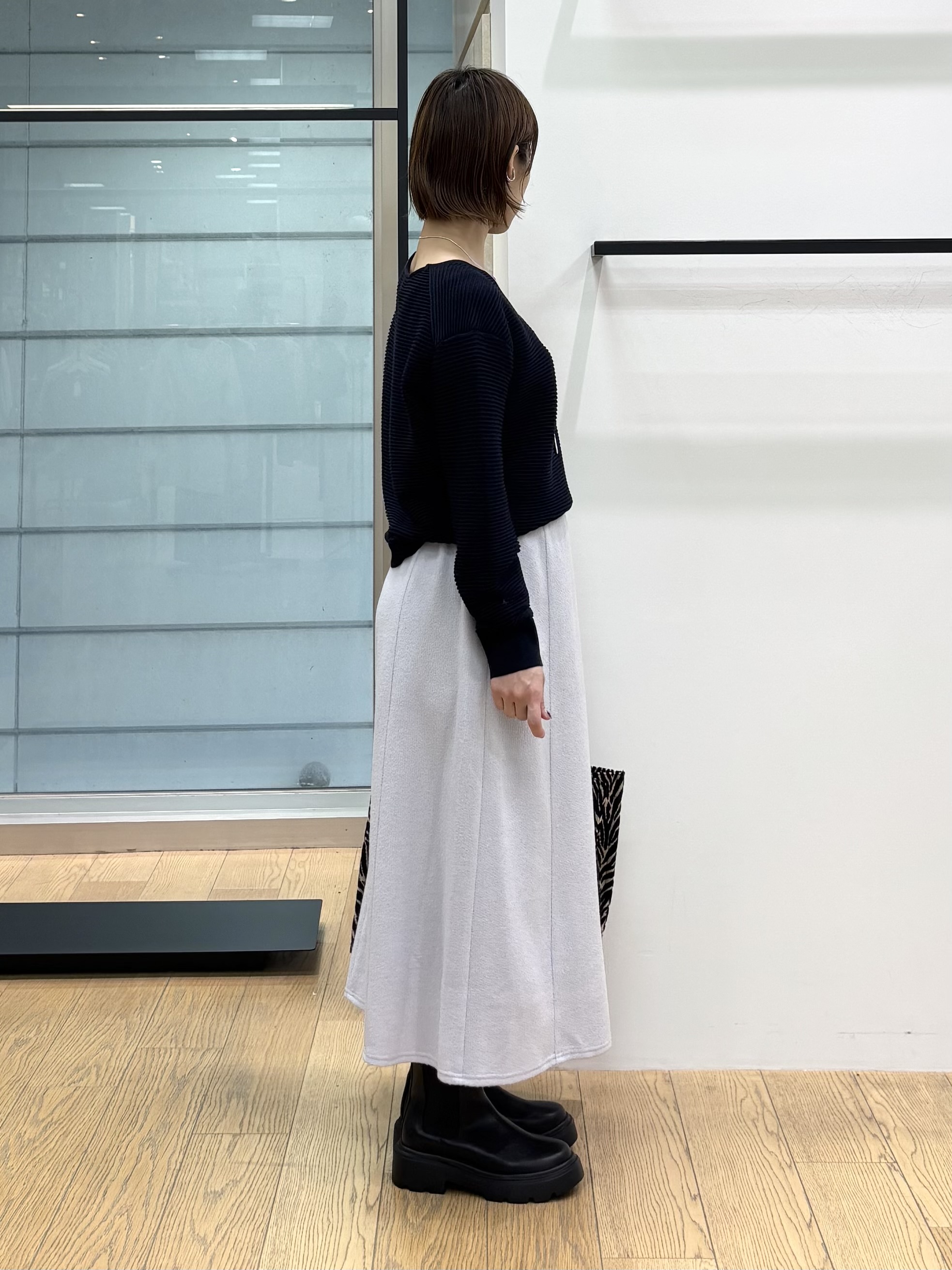 asamiさんの「INDIVI｜【ウール混／体型カバー】ラメガーター編み Vネックニット」を使ったコーディネート