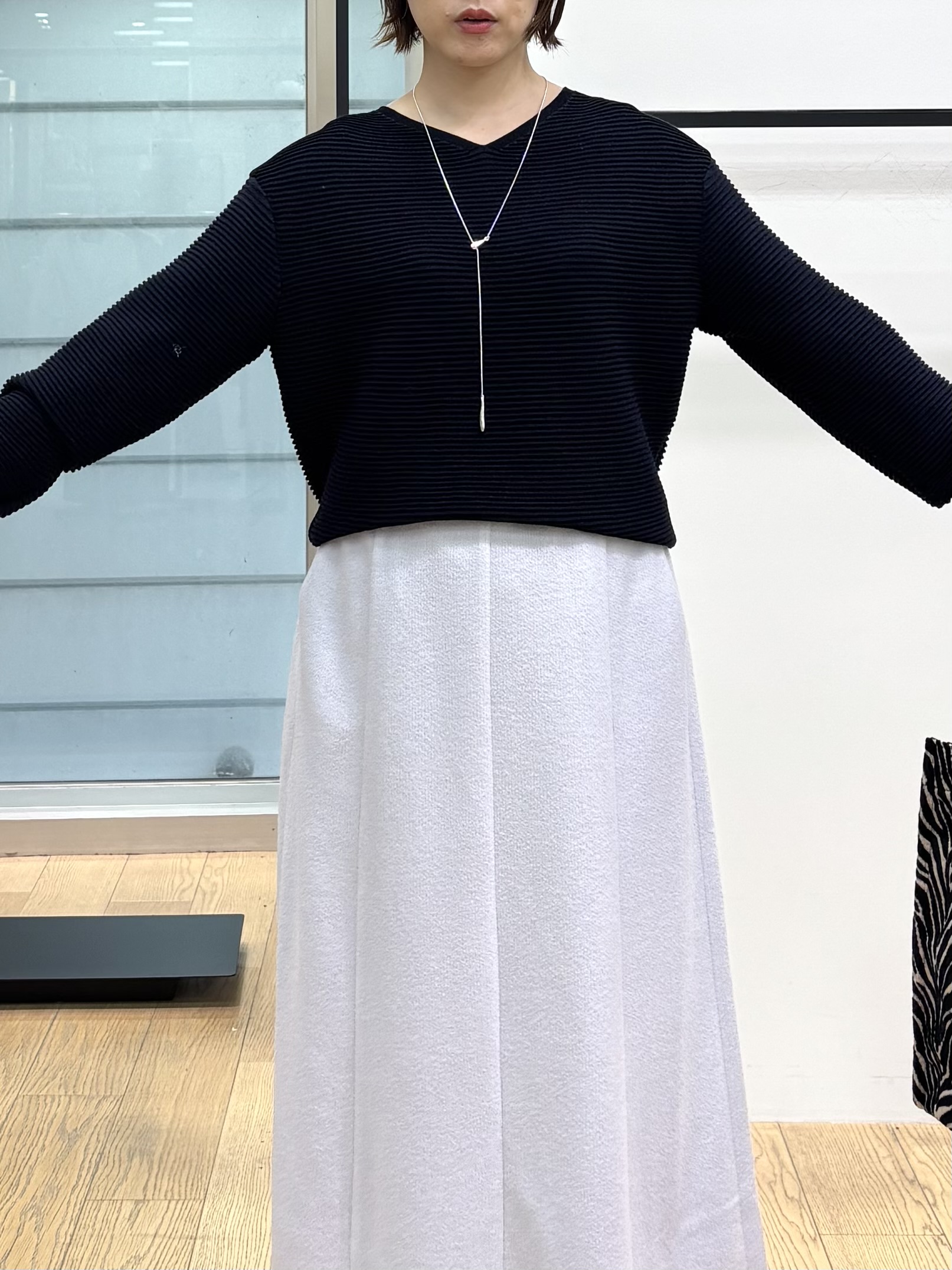 asamiさんの「INDIVI｜【ウール混／体型カバー】ラメガーター編み Vネックニット」を使ったコーディネート