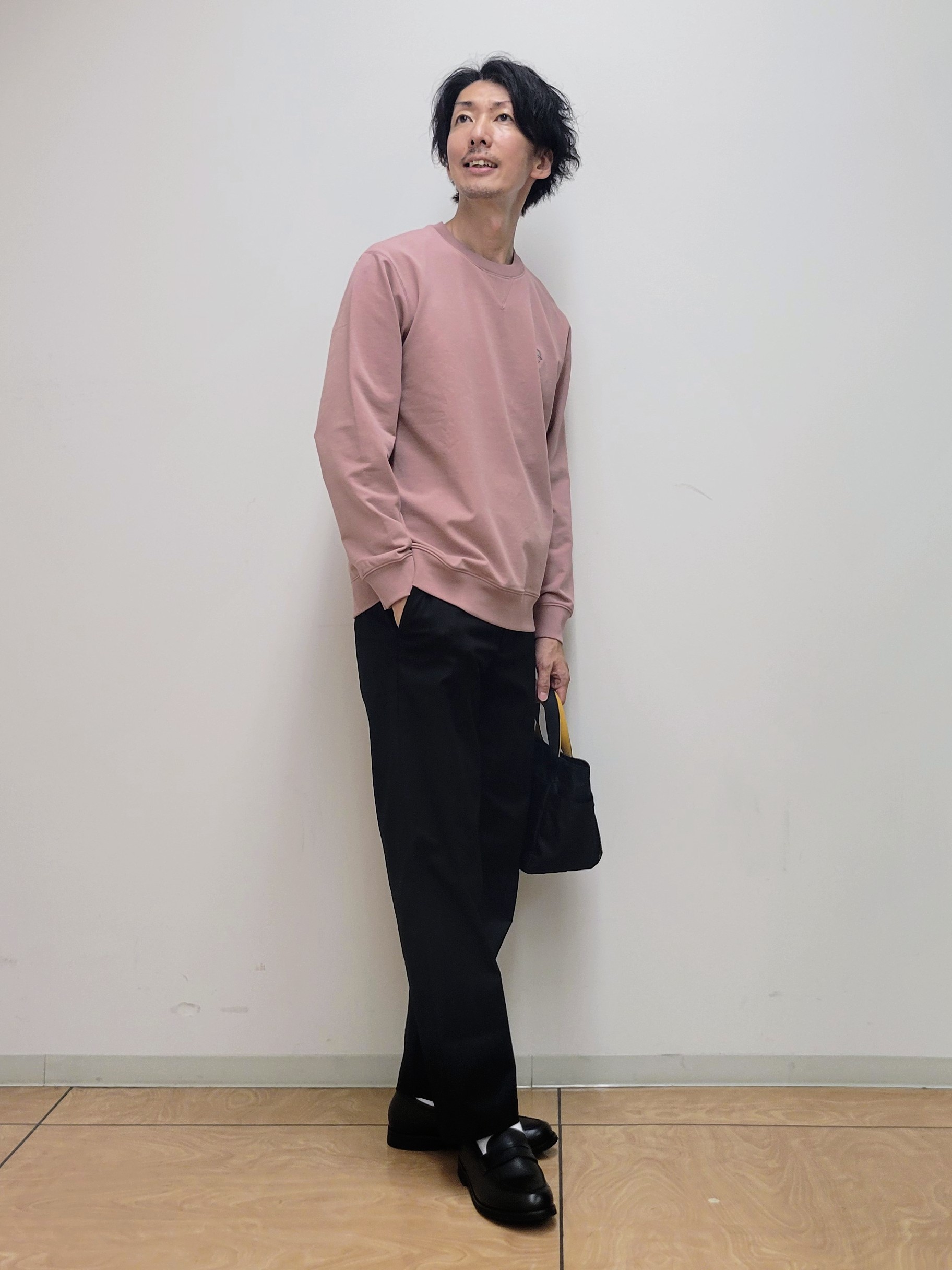 piroyaさんの「TAKEO KIKUCHI｜ワンポイント刺繍 ミニ裏毛 プルオーバージャージ」を使ったコーディネート