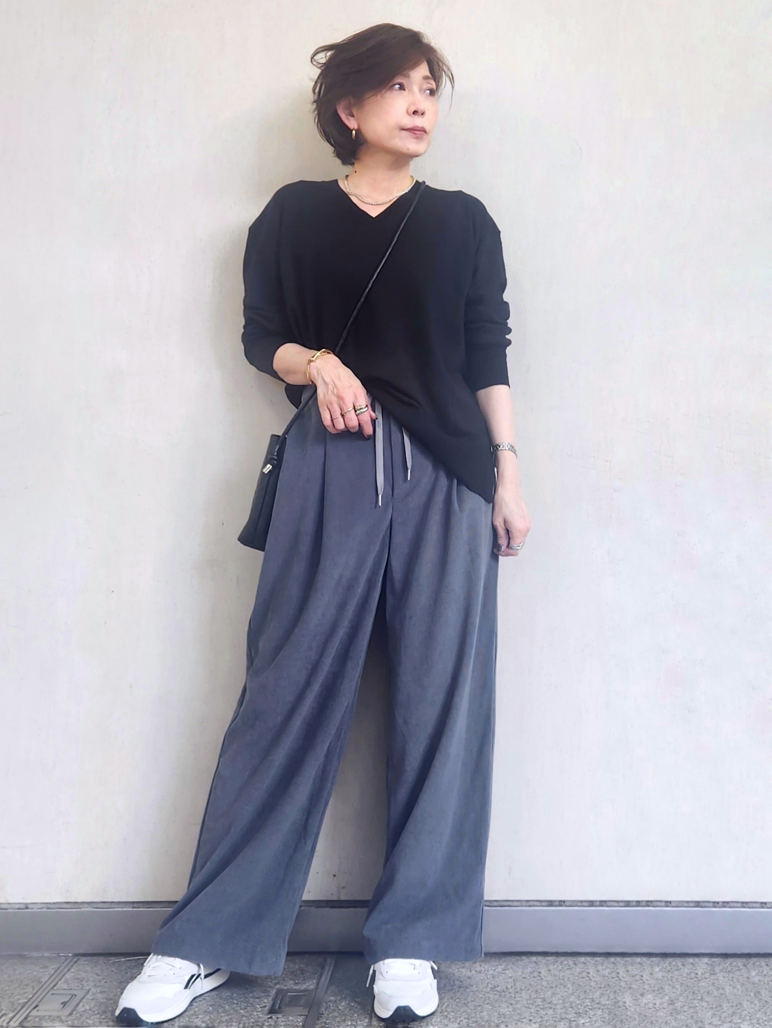 milkyさんの「OPAQUE.CLIP｜『THE』名品リラクシーVネックニット【洗濯機OK】」を使ったコーディネート